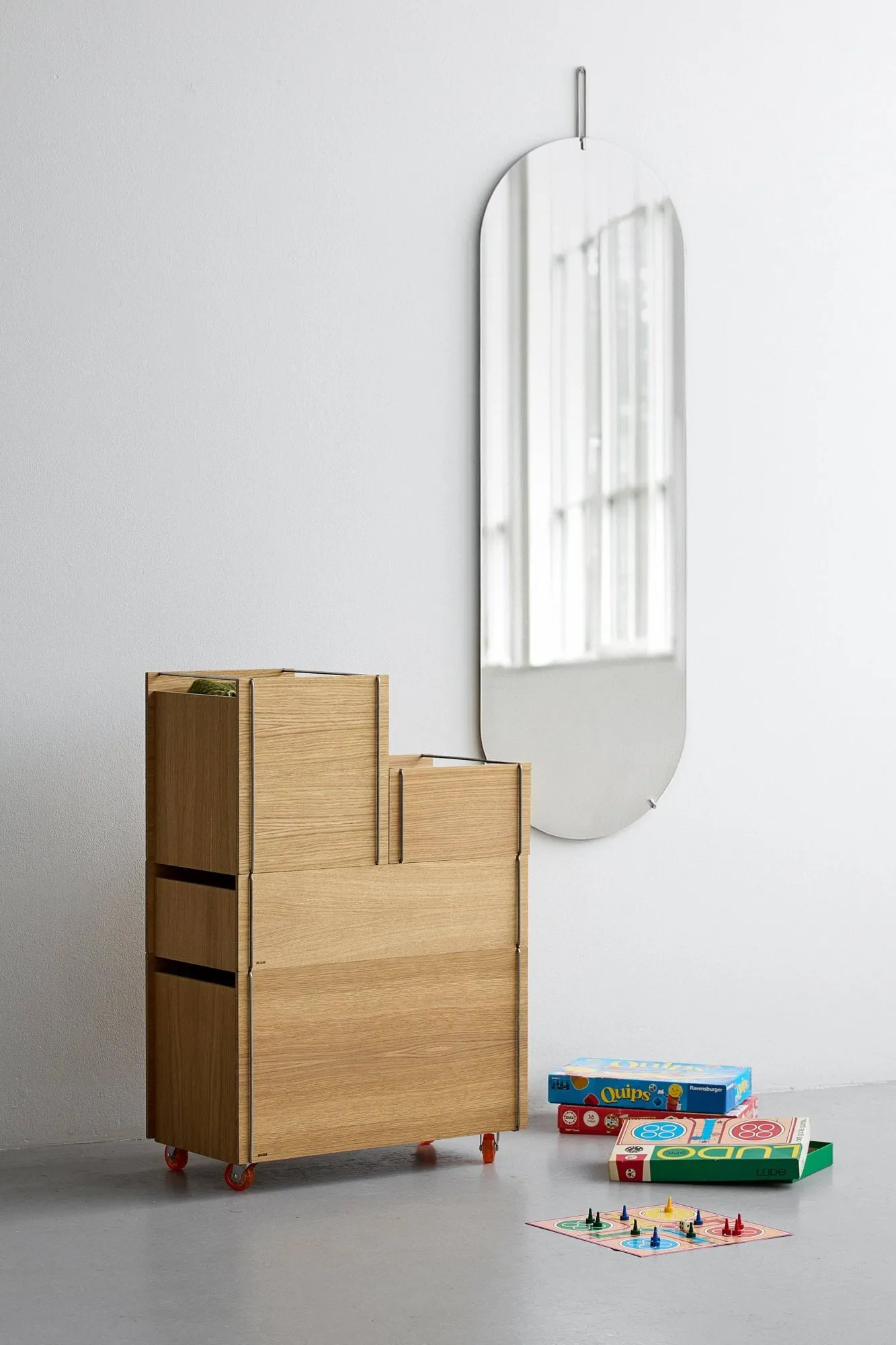 Moebe storage box, Oiled oak-stainless steel, small, 16,5x30x31 cm MOEBE