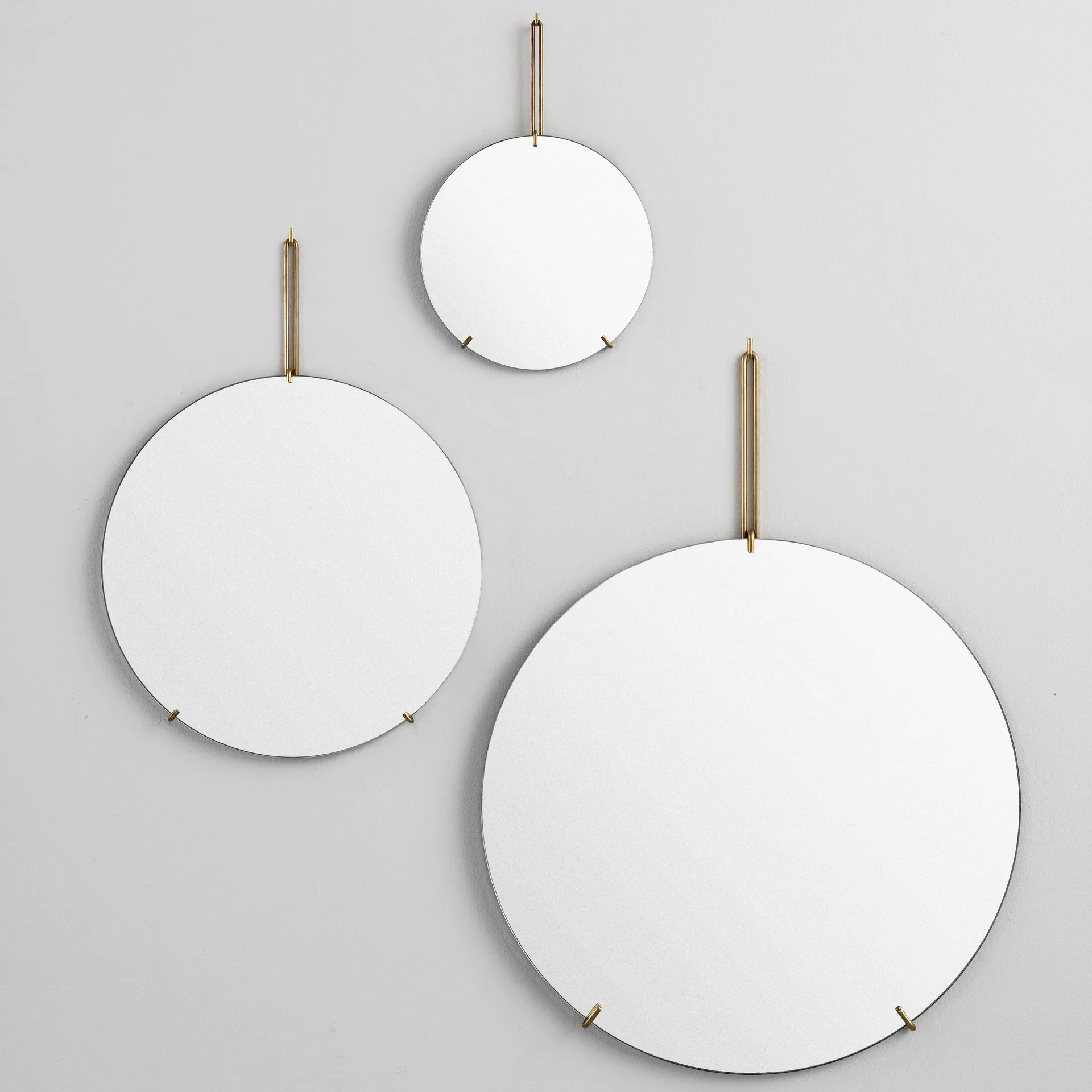 Moebe Wall mirror Ø 50 cm, brass MOEBE