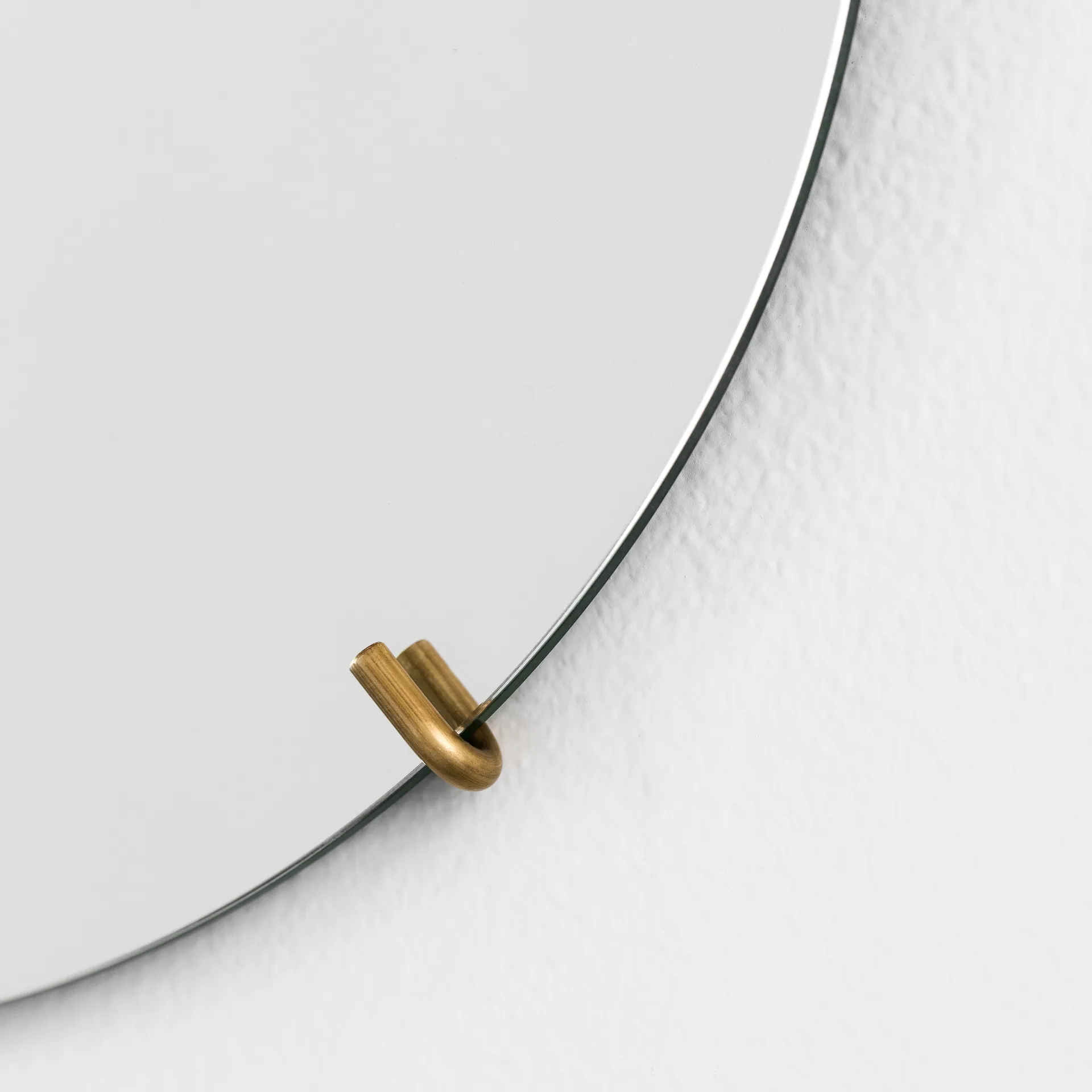 Moebe Wall mirror Ø 50 cm, brass MOEBE
