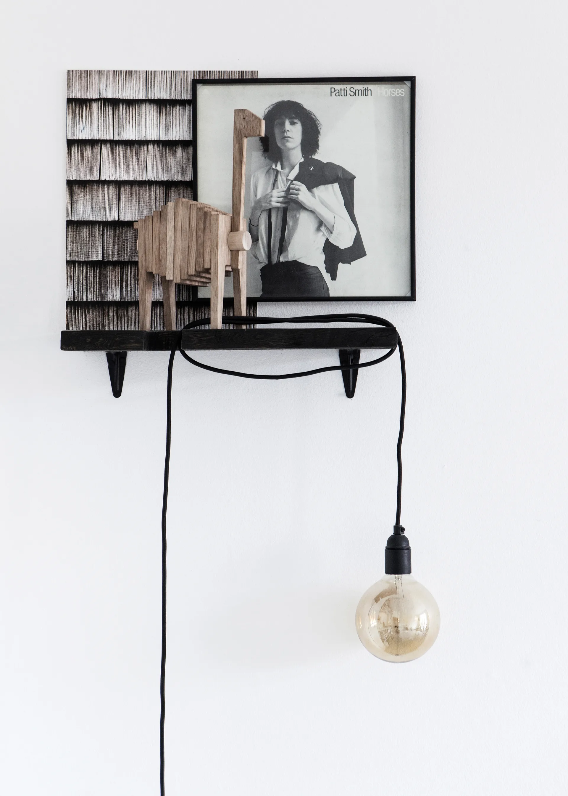 Polygrif oak sculpture 21x32 cm, Wood. black MOEBE