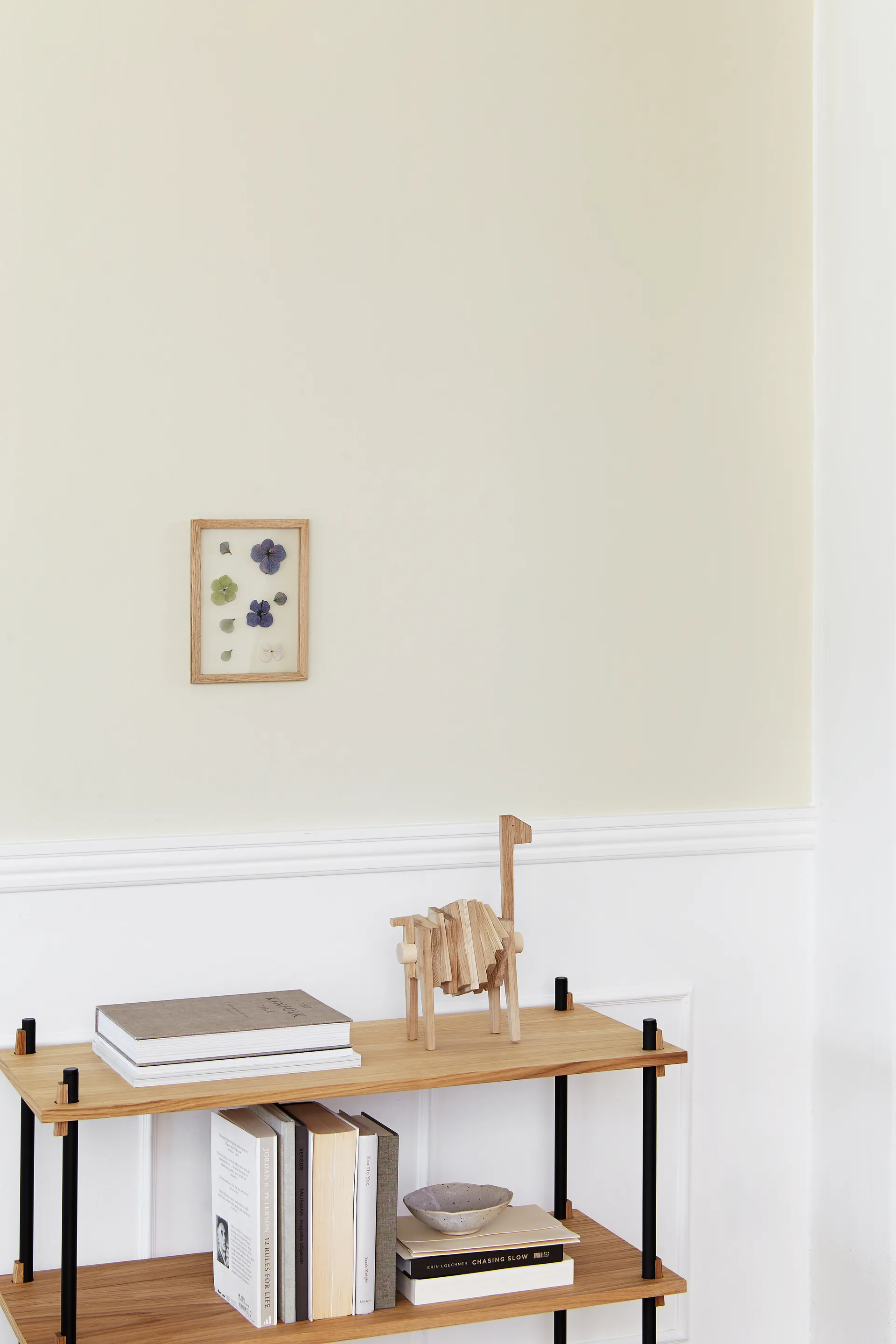 Polygrif oak sculpture 21x32 cm, Wood. black MOEBE