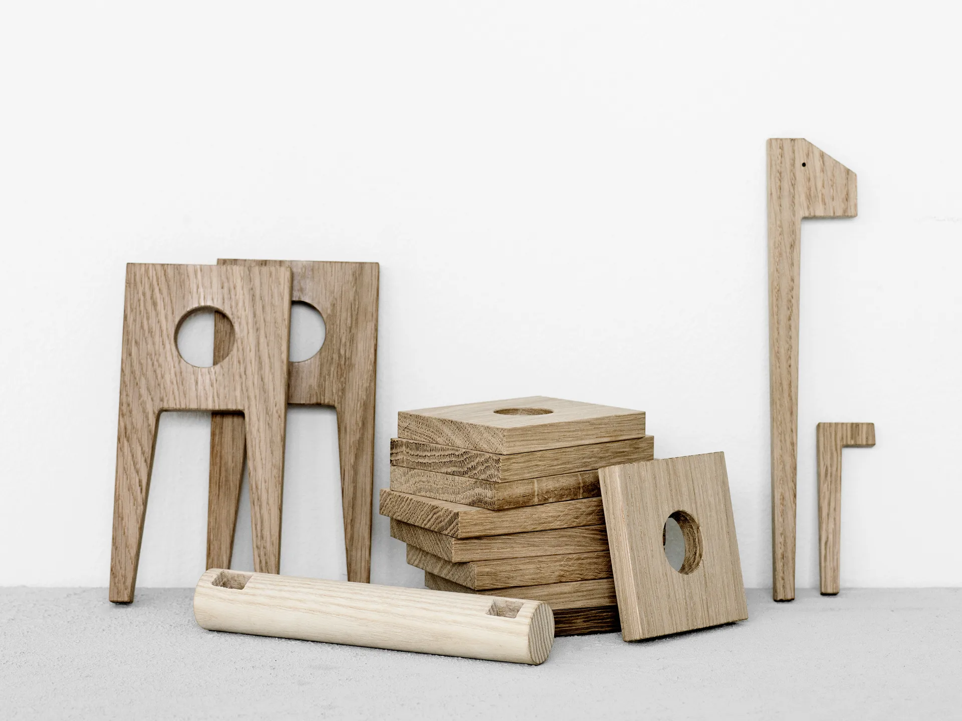 Polygrif oak sculpture 21x32 cm, Wood. black MOEBE