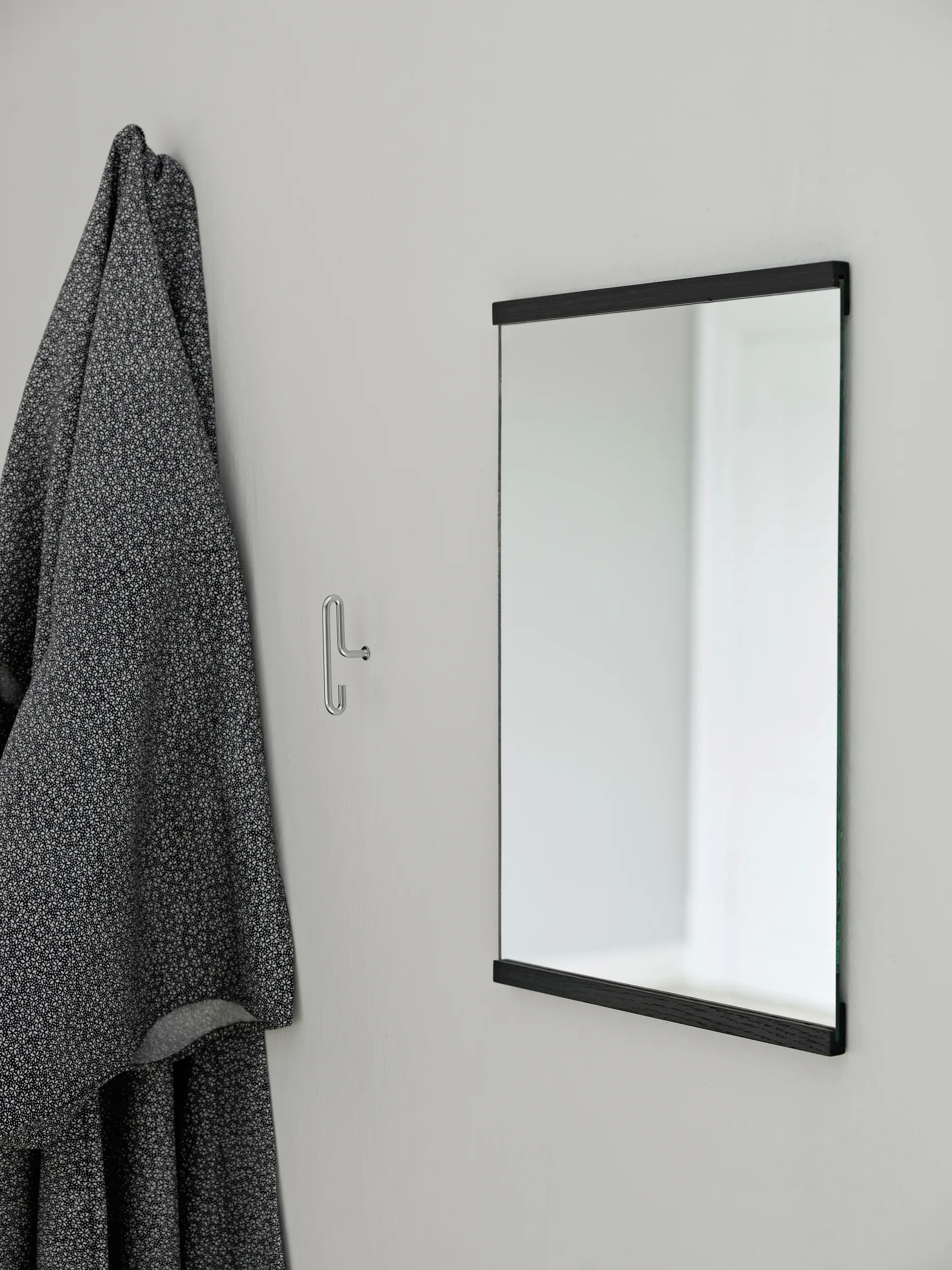 Rectangular wall mirror 30x40 cm, Black MOEBE