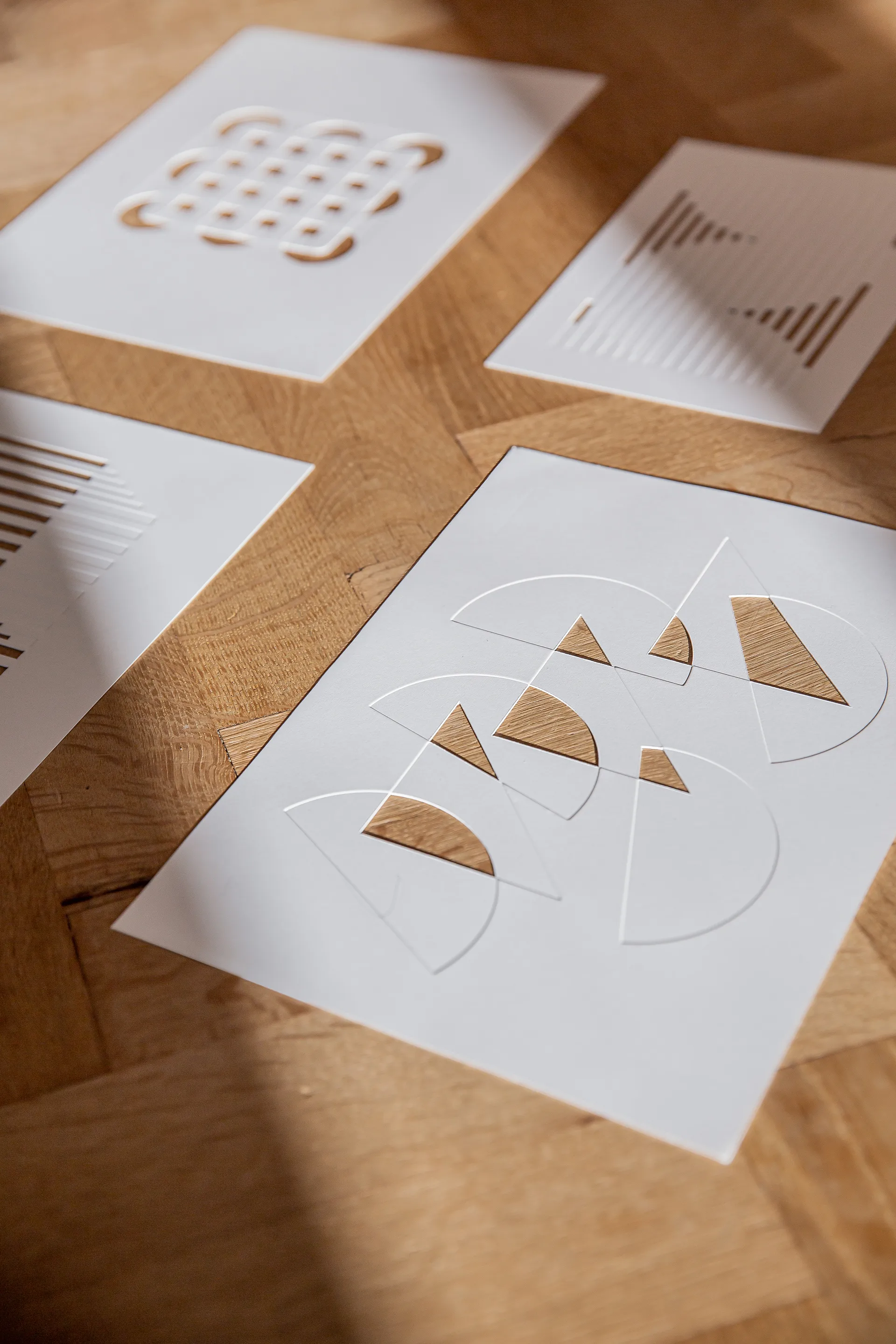 Relief artwork half moons & triangles 21x29.7 cm, Off White MOEBE