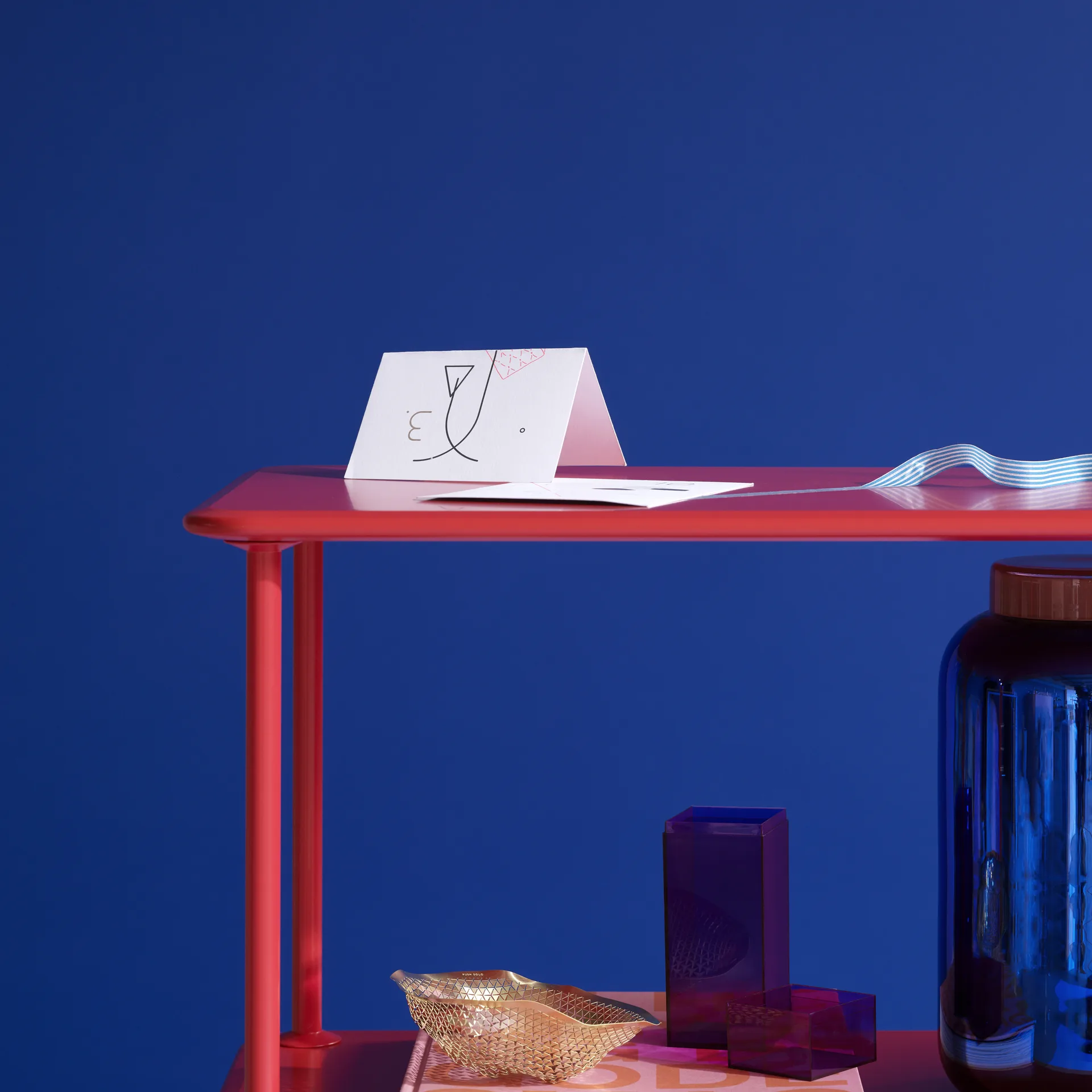 Montana Free 222000 shelf, Beetroot 165 Montana