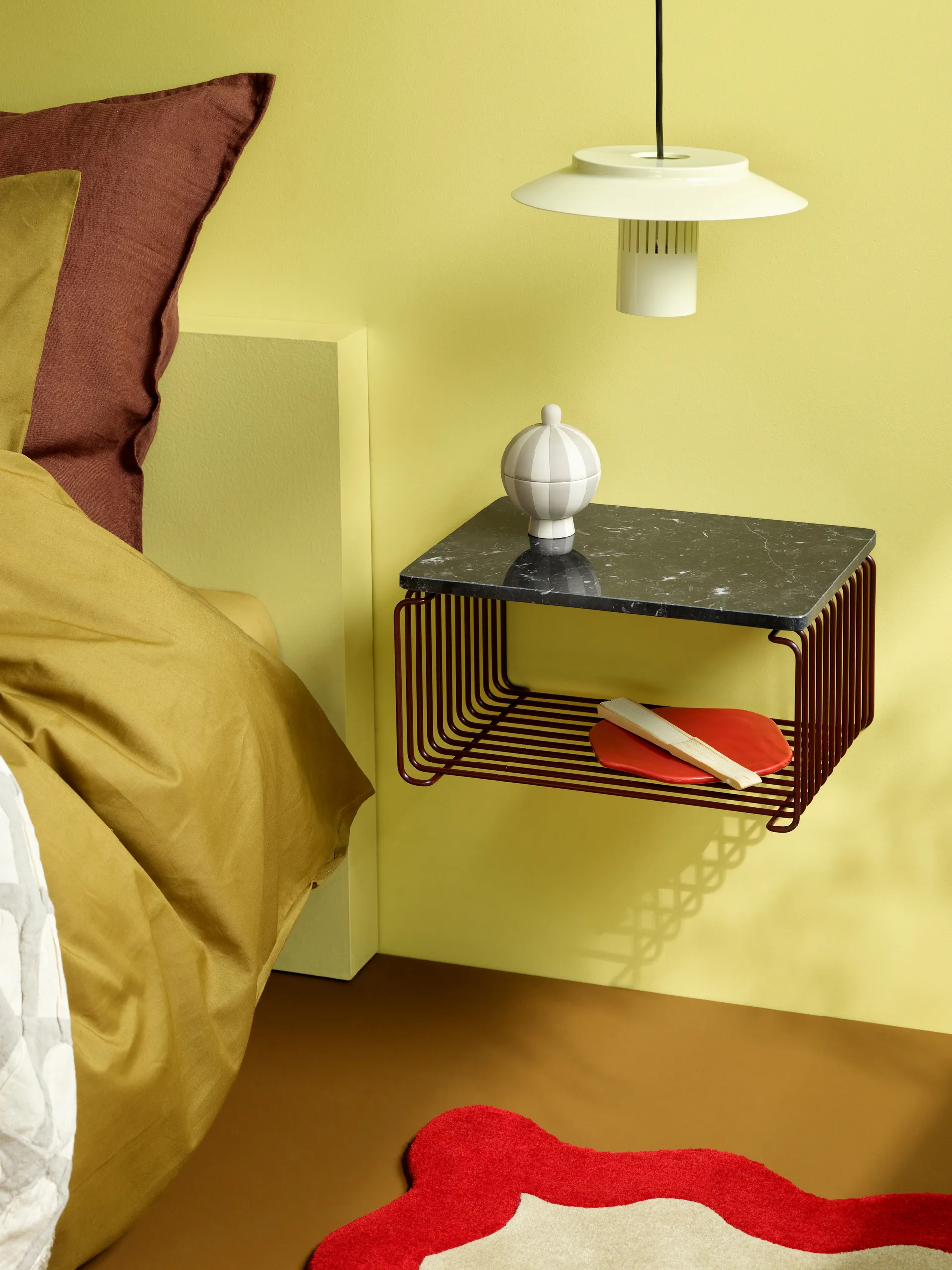 Panton Wire Half Height shelf 34.8x17.2x25.7 cm, Black red Montana