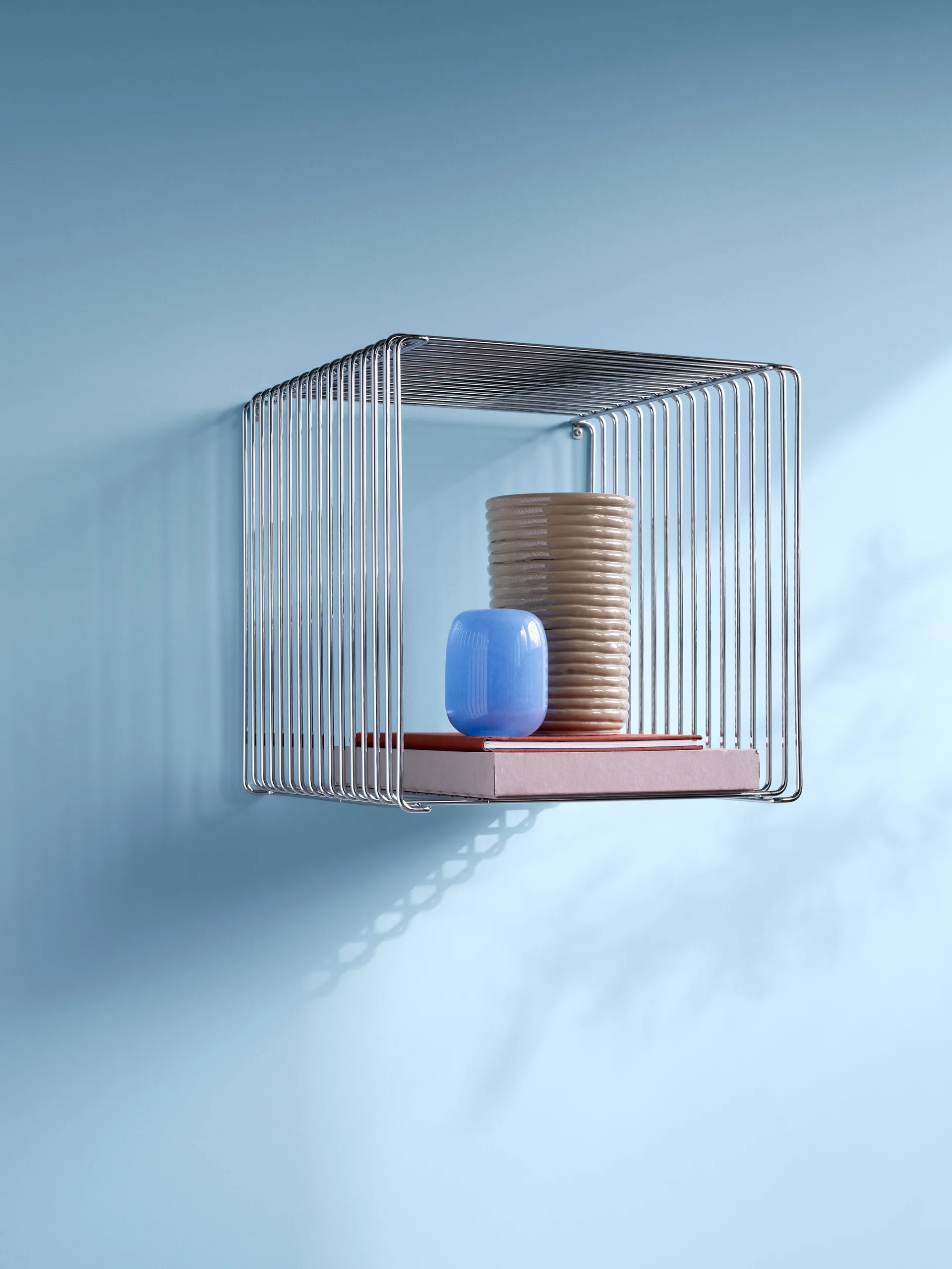 Panton Wire Single shelf 34,8x34,8x25,7 cm, Chrome Montana