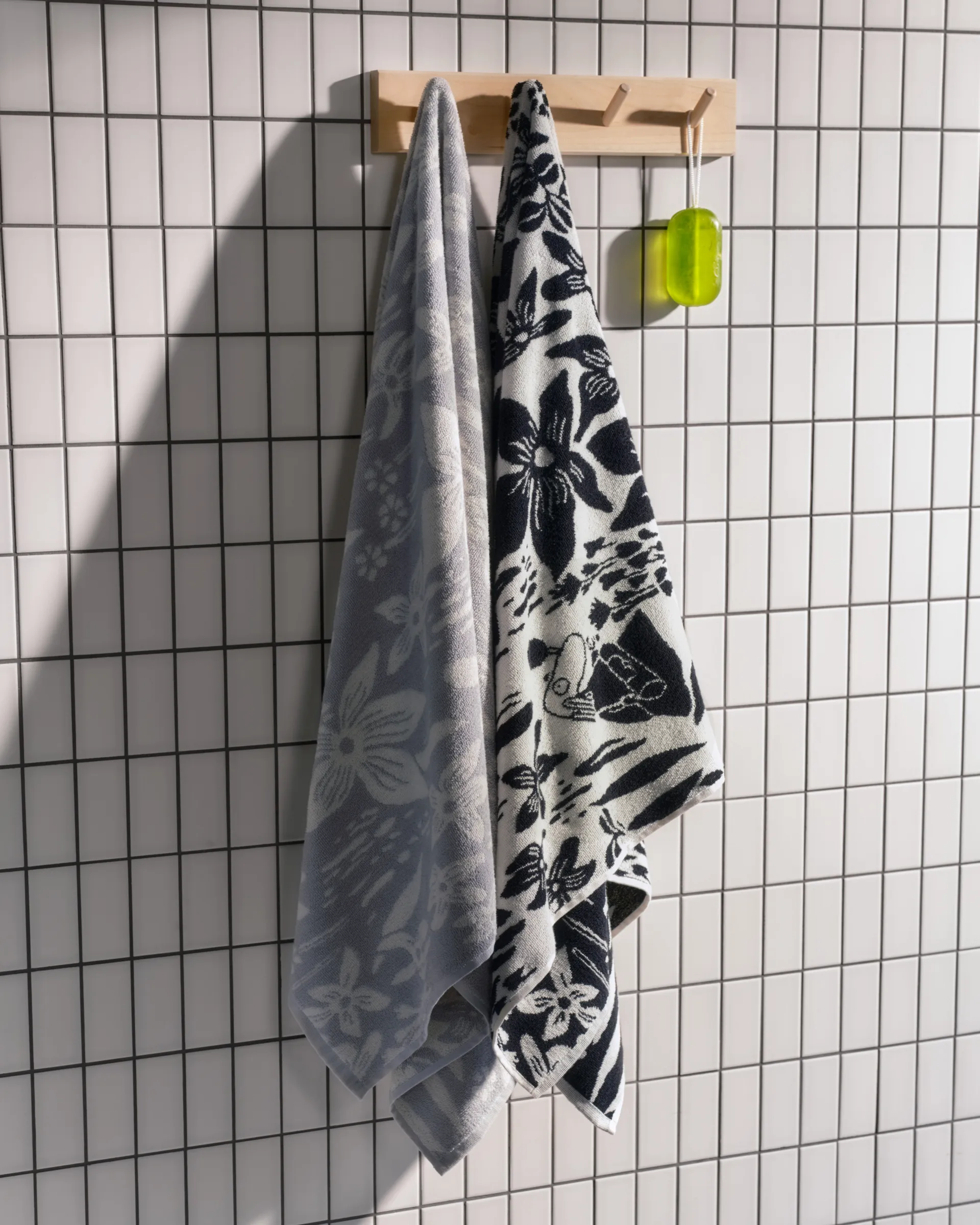 Moomin bath towel 70x140 cm, Lily - black and white arabia moomin,moomin arabia