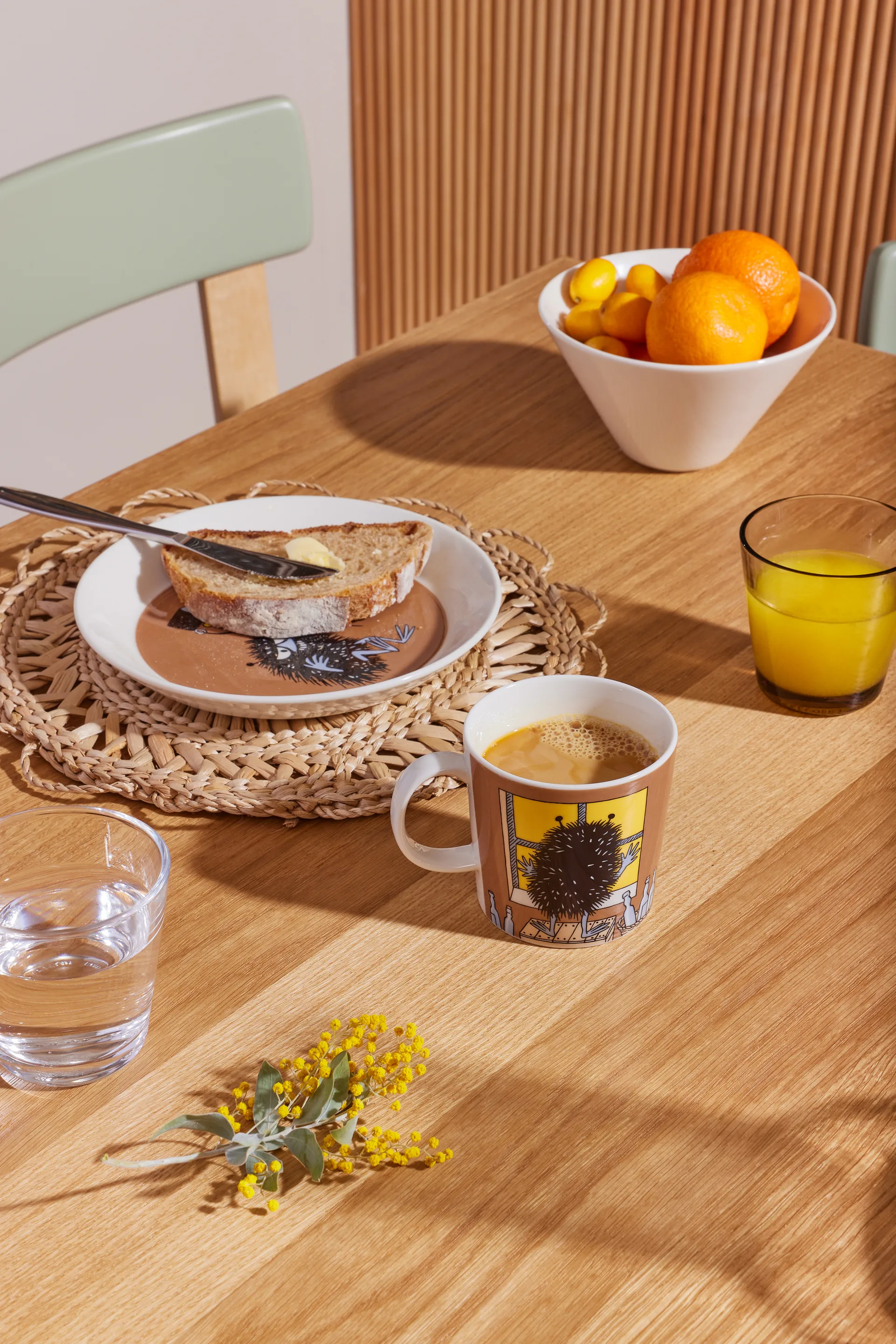 Stinky in action Moomin mug, Brown arabia moomin,moomin arabia