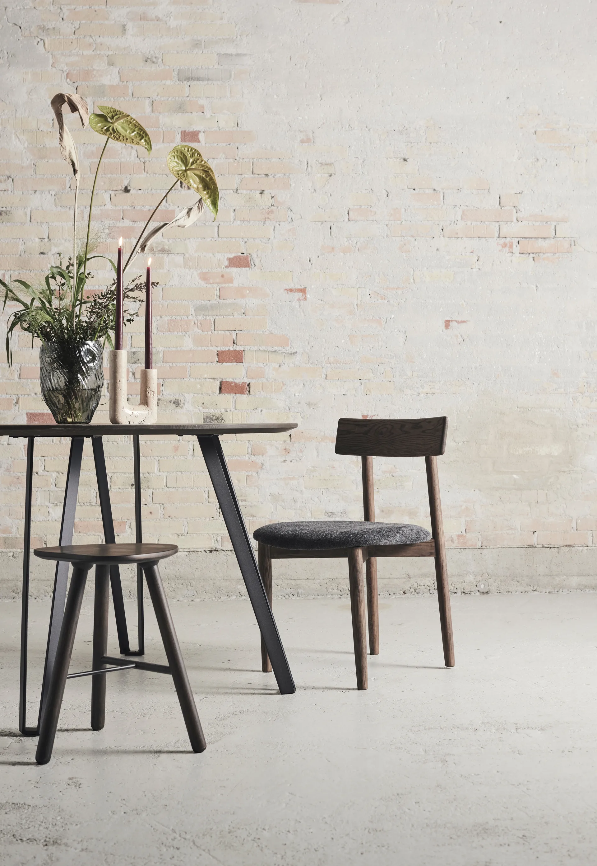Tetra chair with padded seat, Granite coloured fabric-dark oiled oak MUUBS