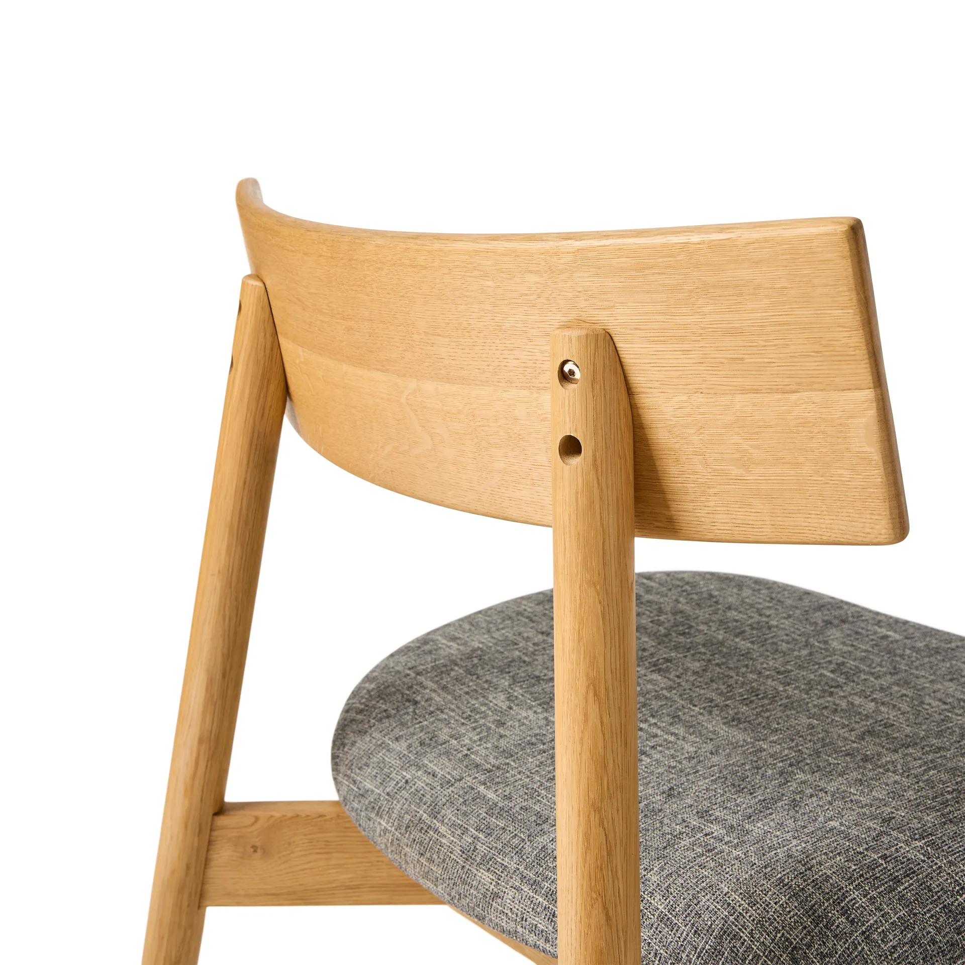 Tetra lounge chair, Concrete-colored fabric–natural oiled oak MUUBS