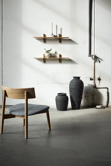 Tetra lounge chair - Concrete-colored fabric–natural oiled oak - MUUBS