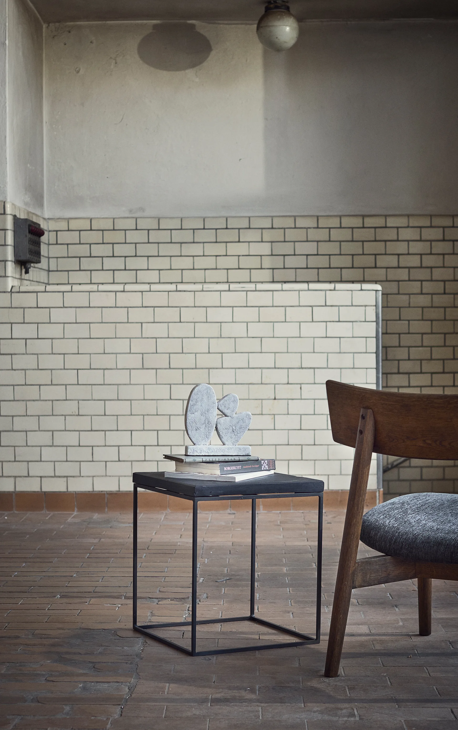 Tetra lounge chair, Granite-colored fabric–dark oiled oak MUUBS