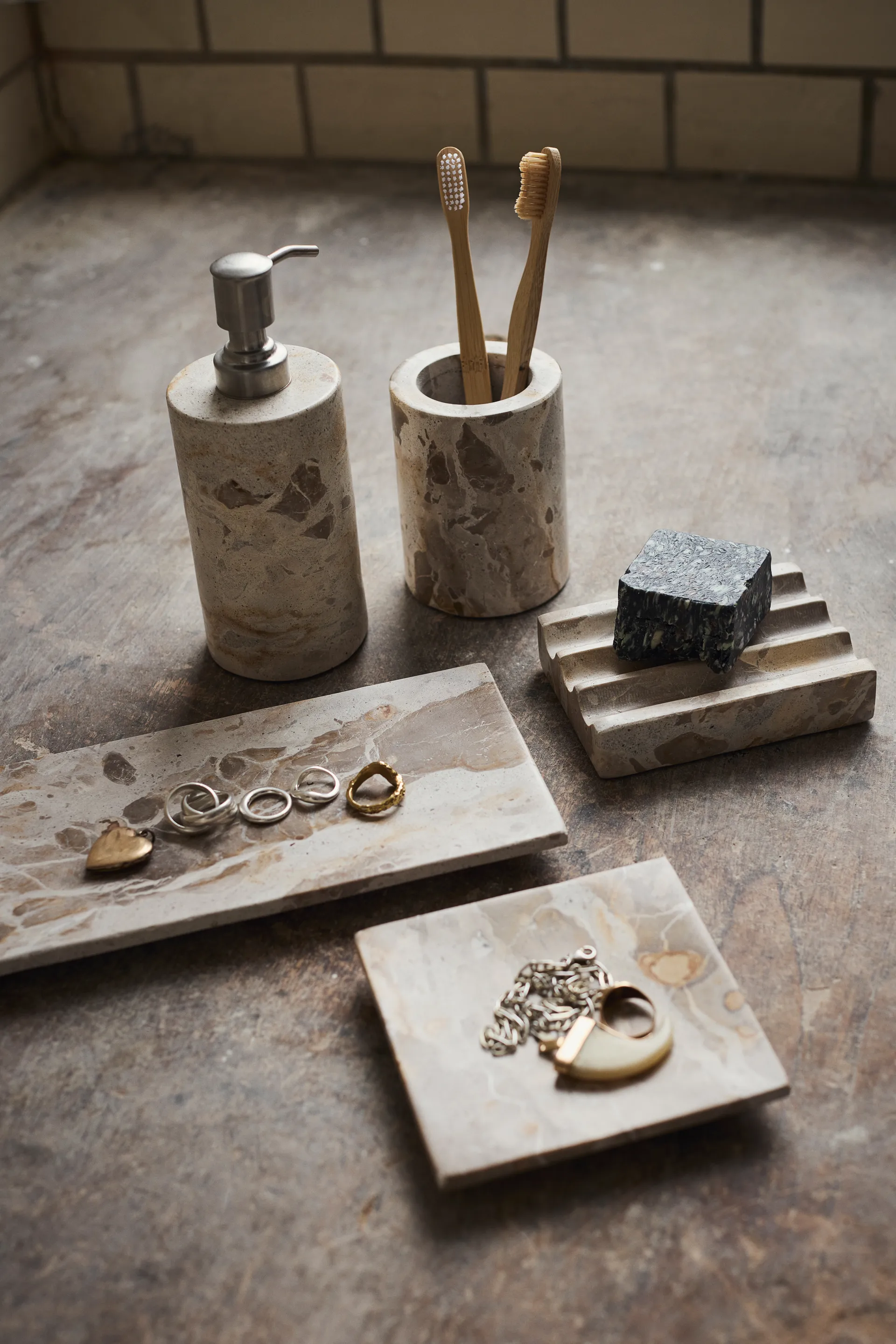 White soap pump, Seashell MUUBS