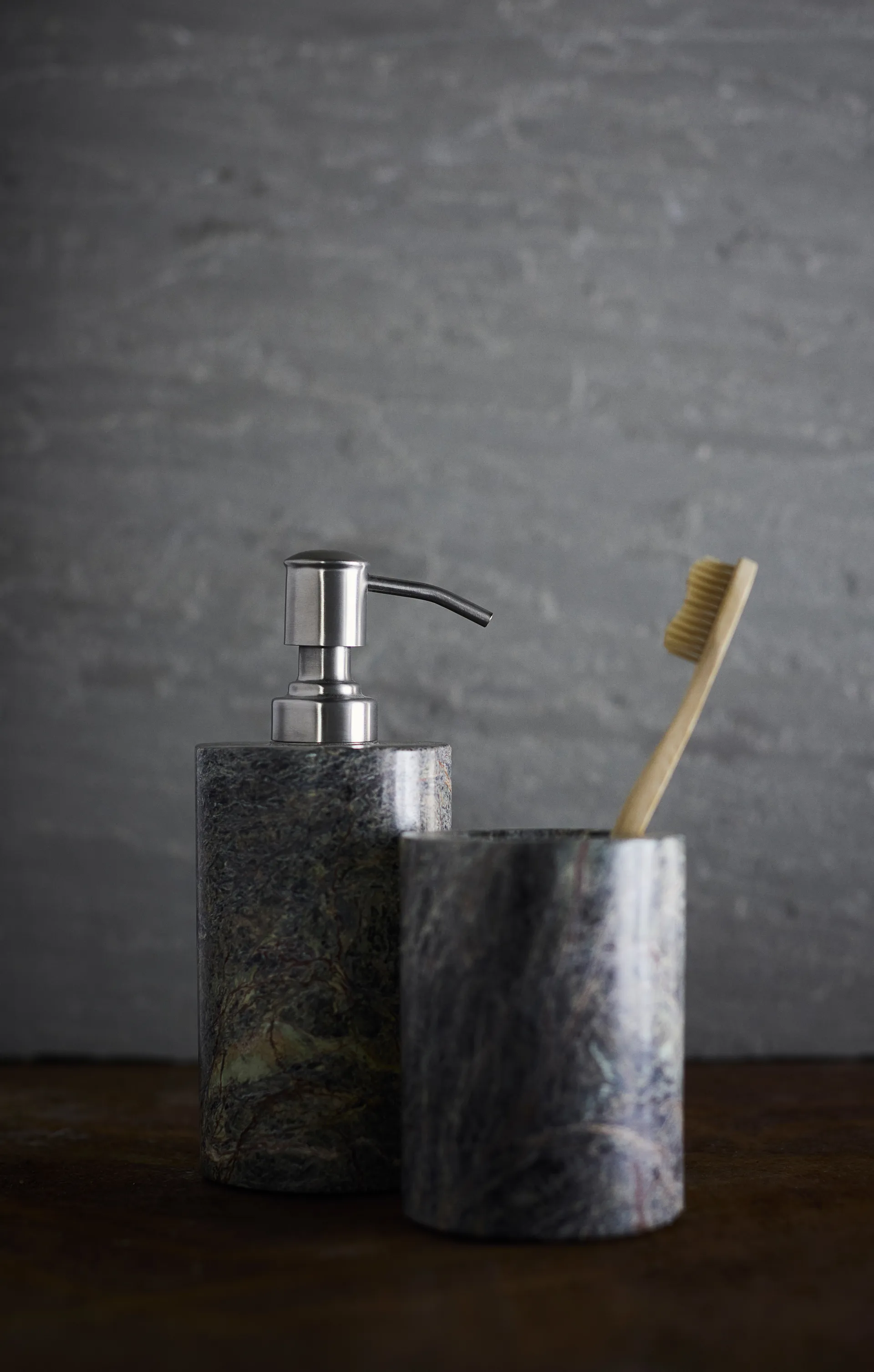 White toothbrush holder, Seagrass MUUBS