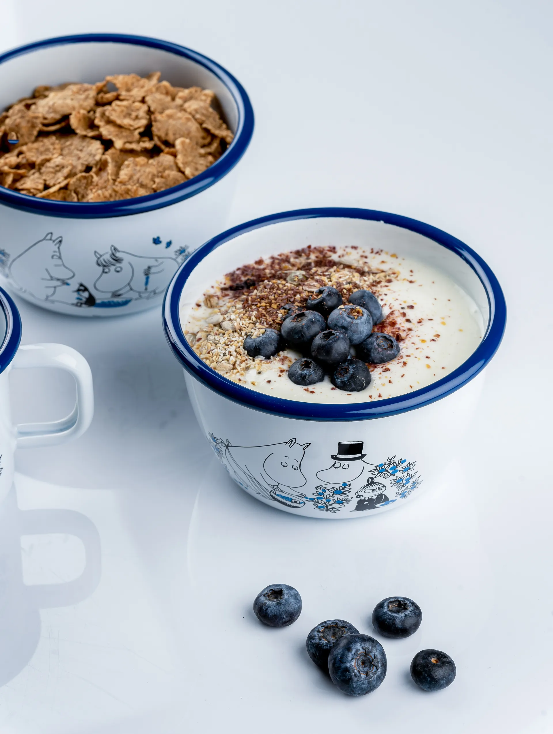 Blueberries enamel bowl 60 cl, White Muurla