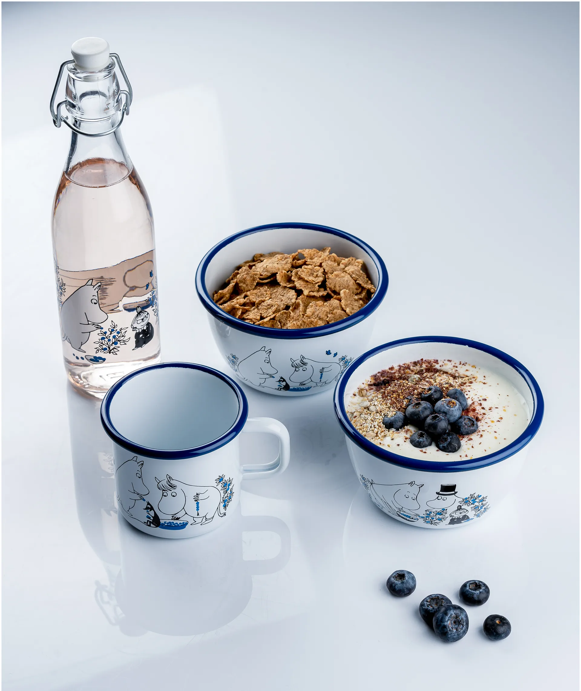 Blueberries enamel bowl 60 cl, White Muurla