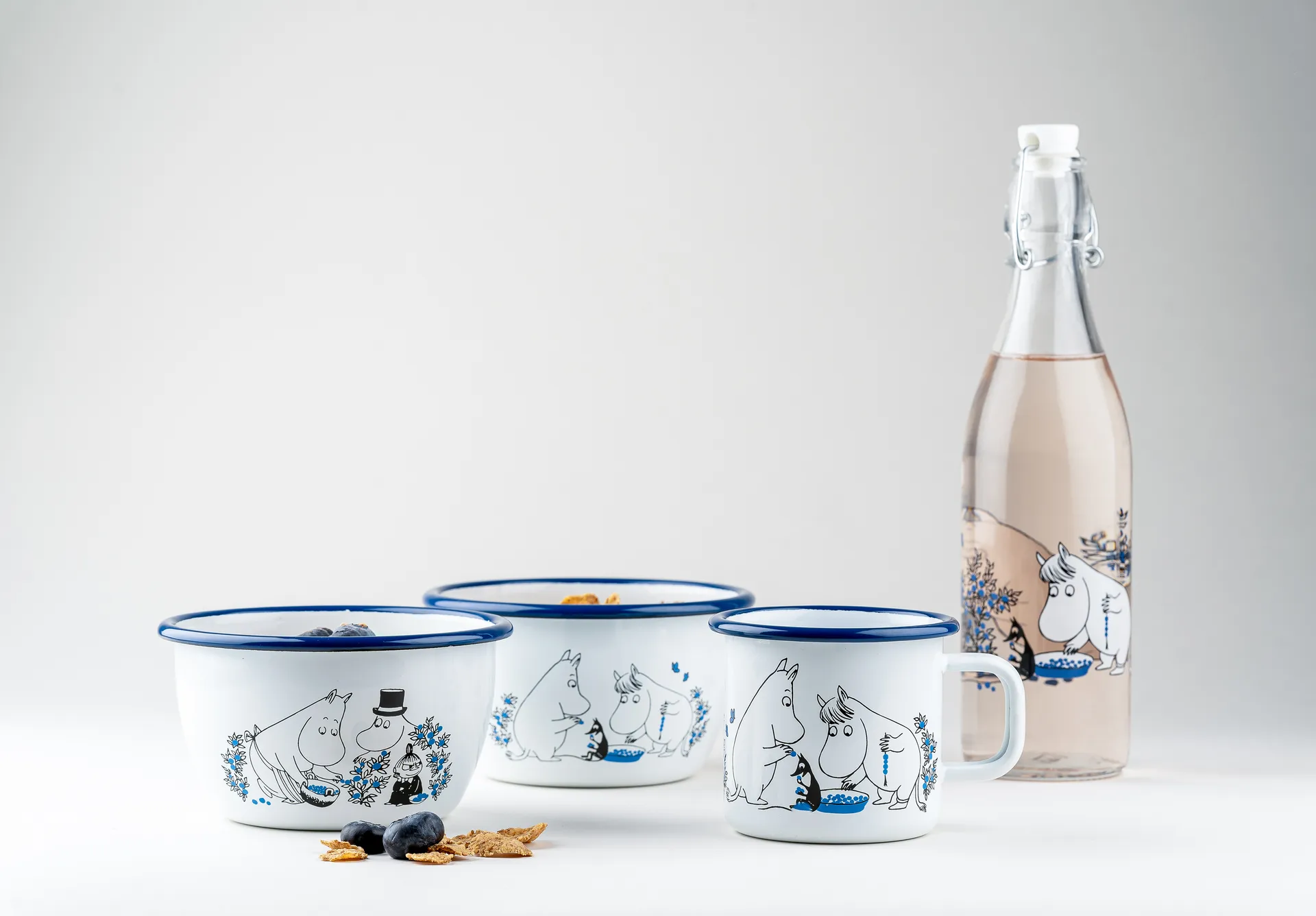 Blueberries enamel bowl 60 cl, White Muurla