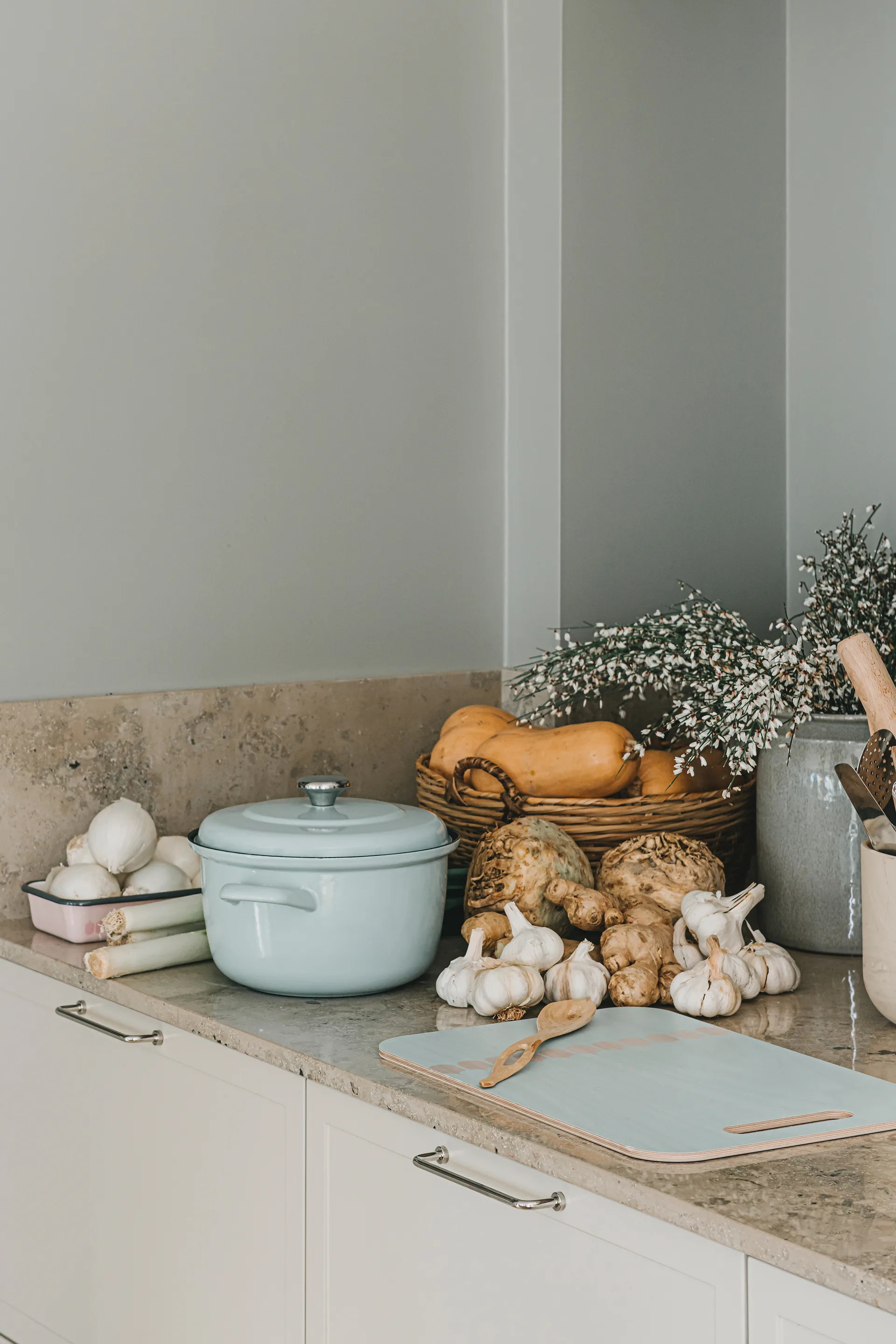 Chop & Serve Vappu tray 30x44 cm, Birch-Green Muurla