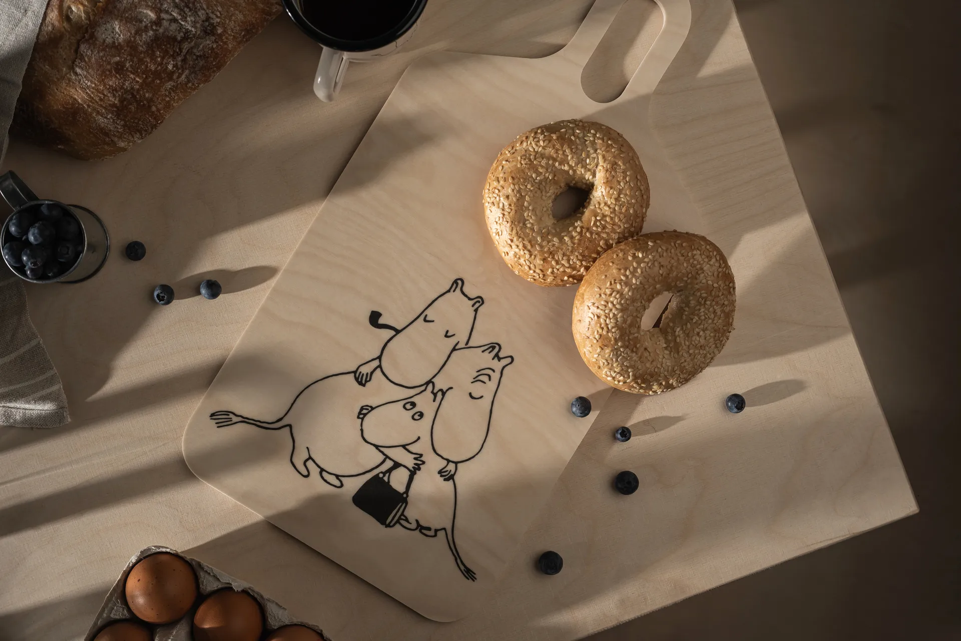 Moomin 80 cutting board 23x44 cm, White Muurla