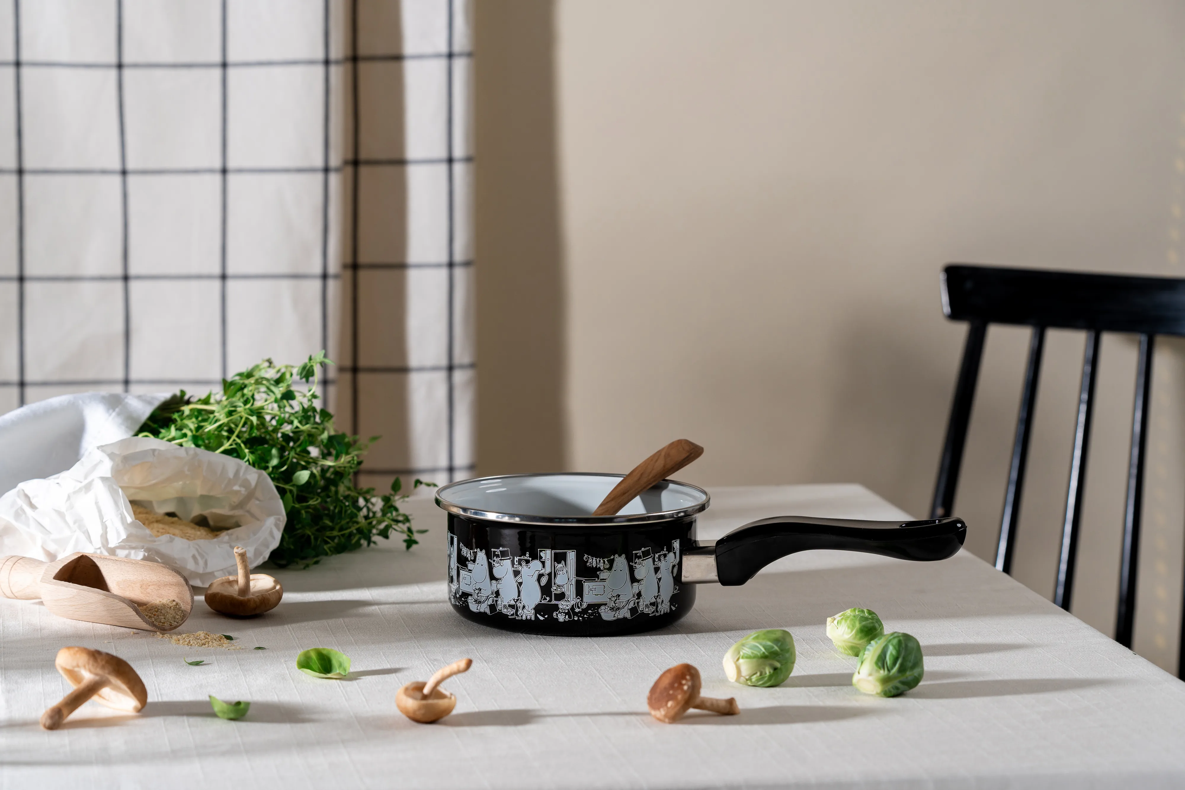Moomin enamel saucepan 1 L from Muurla - NordicNest.com