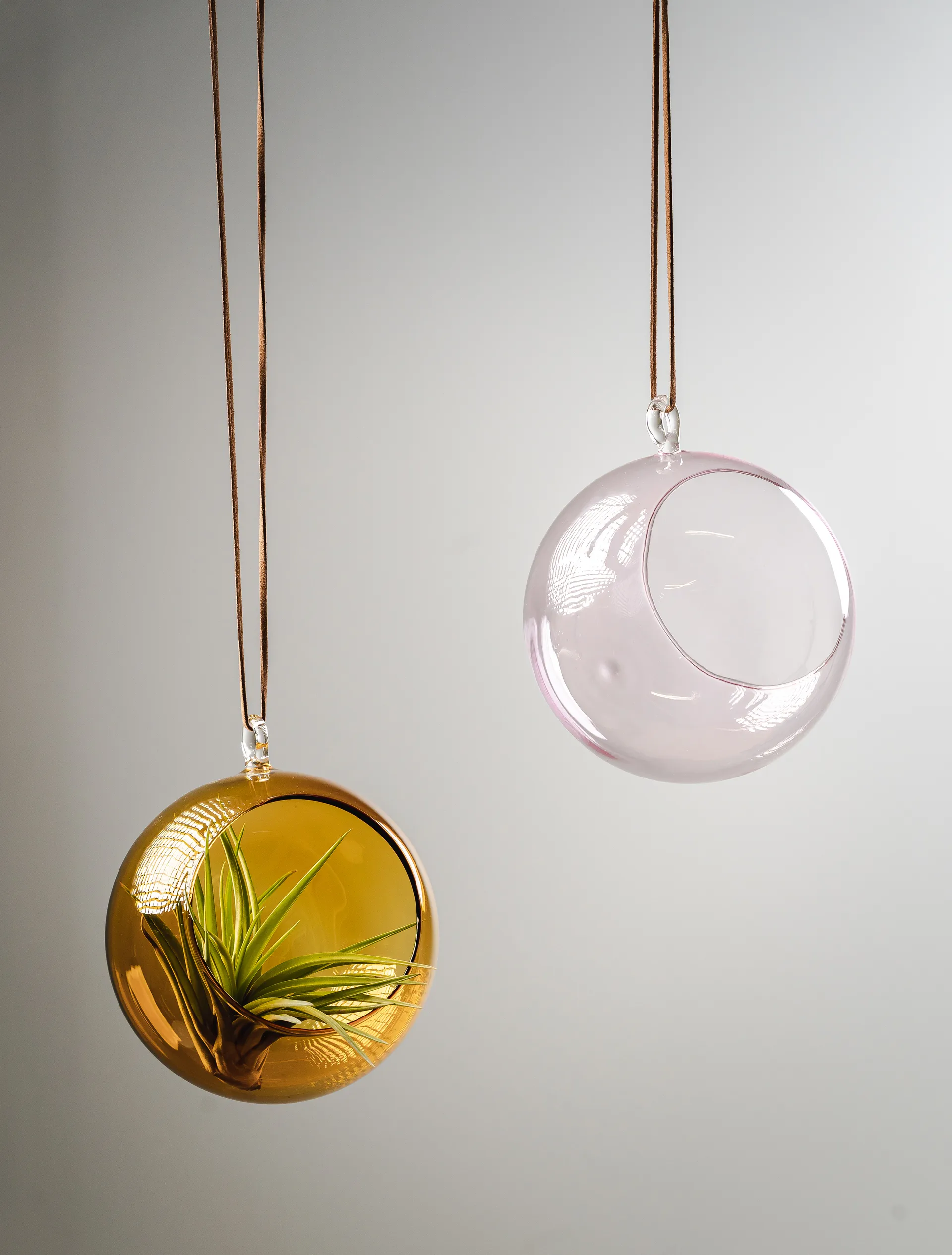 Muurla decorative hanging ball Ø12 cm, Amber Muurla