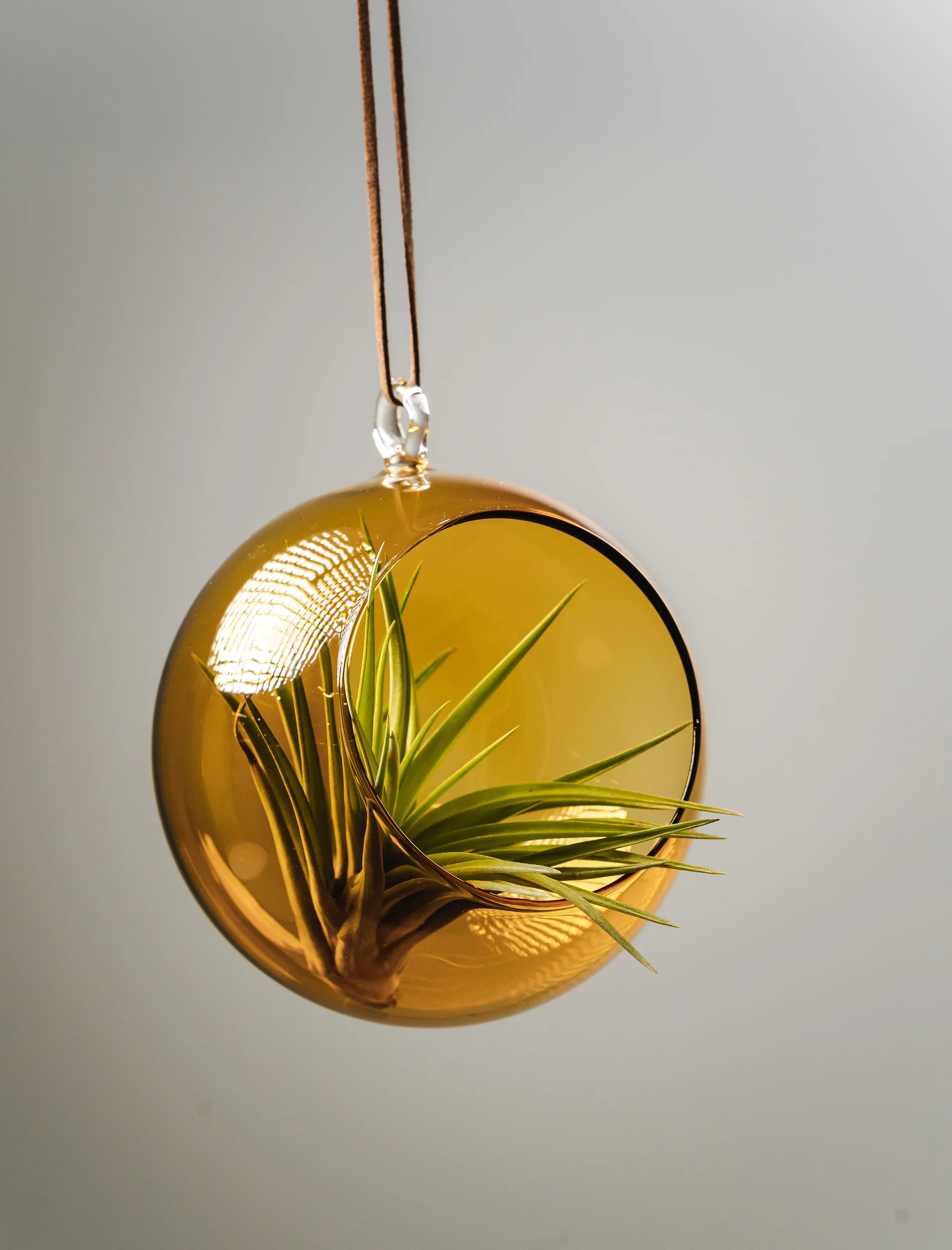 Muurla decorative hanging ball Ø12 cm, Amber Muurla