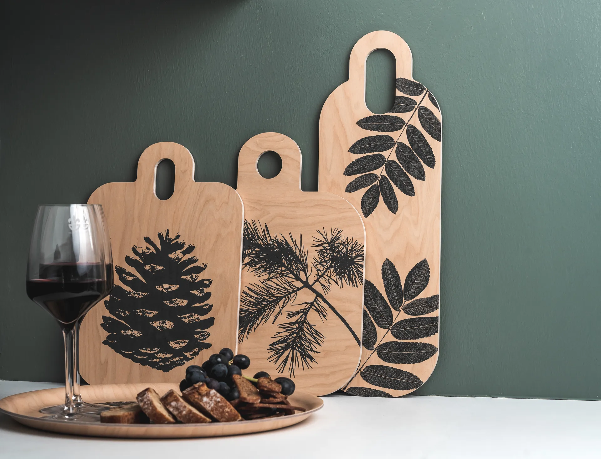 Nordic Chop & Serve tray 21x31 cm, The Pine Cone-The Birch Leaf Muurla