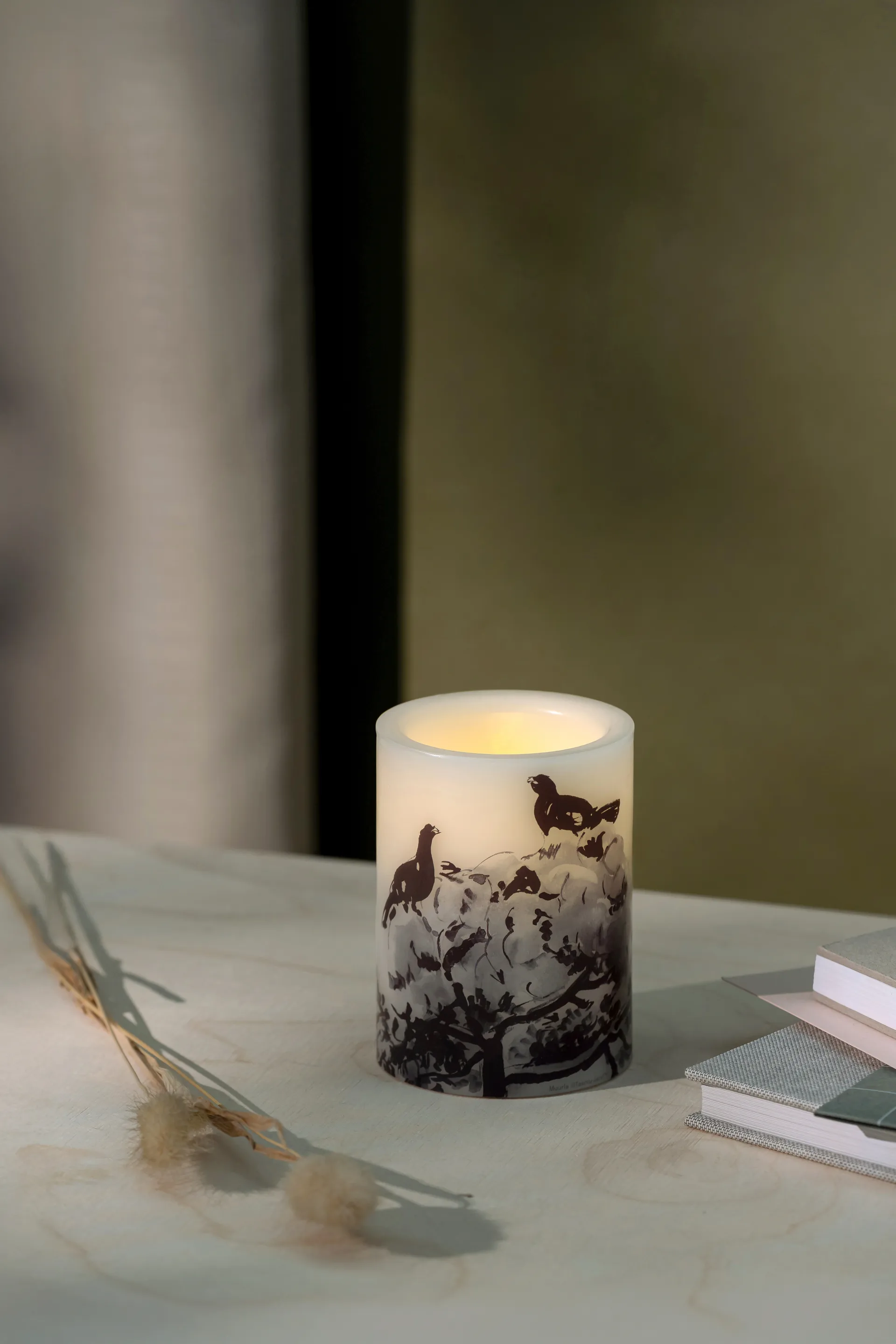 Teemu Järvi x Muurla LED candle Ø7.5x10 cm, Winter Capercaillie Muurla