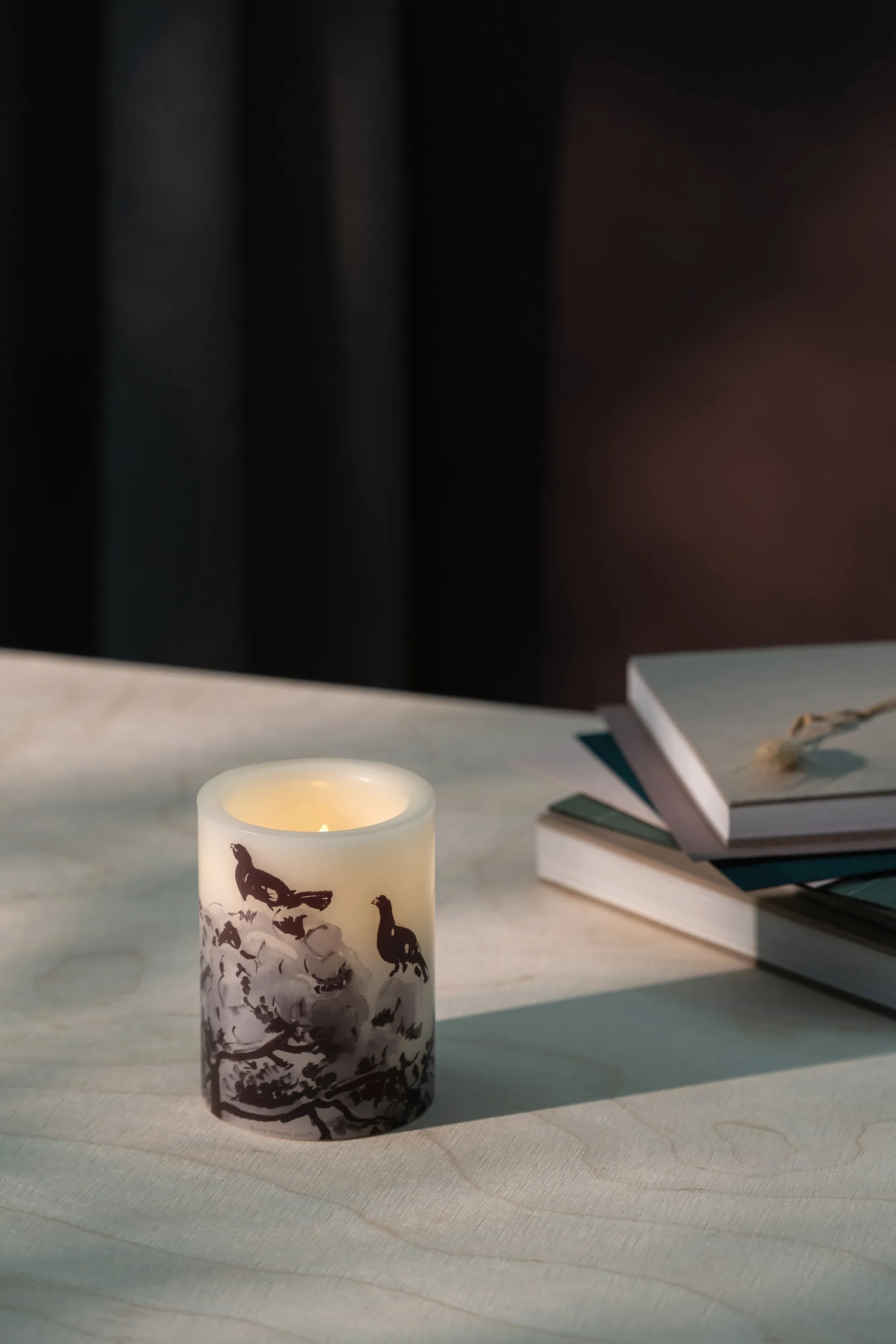 Teemu Järvi x Muurla LED candle Ø7.5x10 cm, Winter Capercaillie Muurla