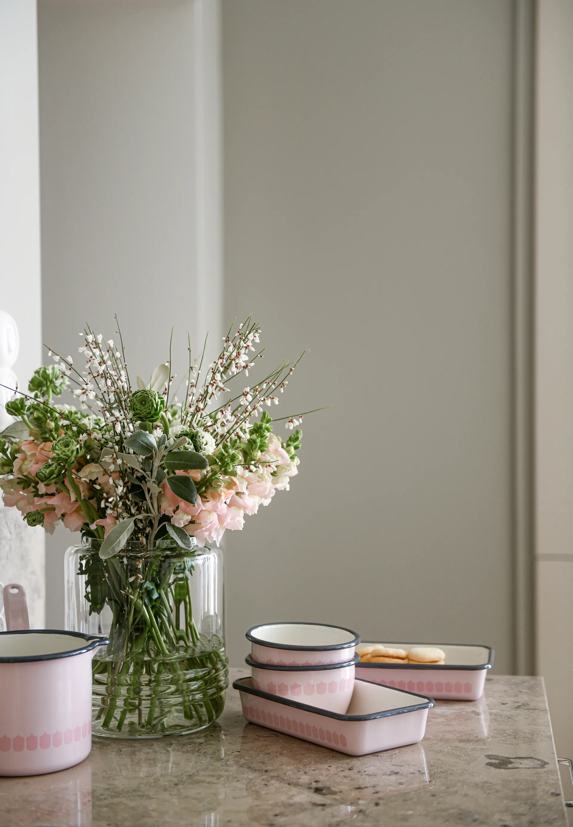 Vappu enamel bowl 60 cl, Pink Muurla