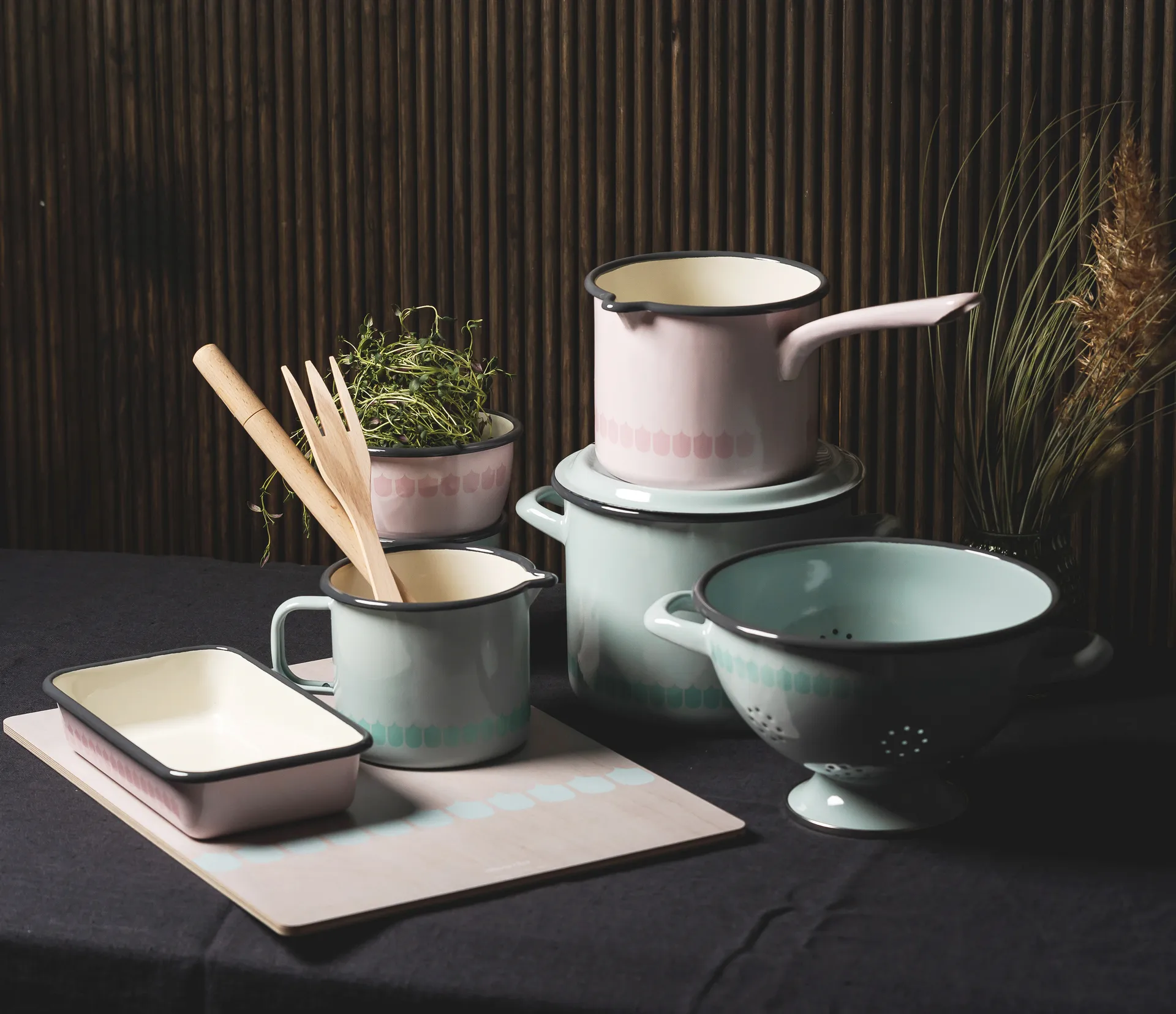 Vappu enamel bowl 60 cl, Pink Muurla