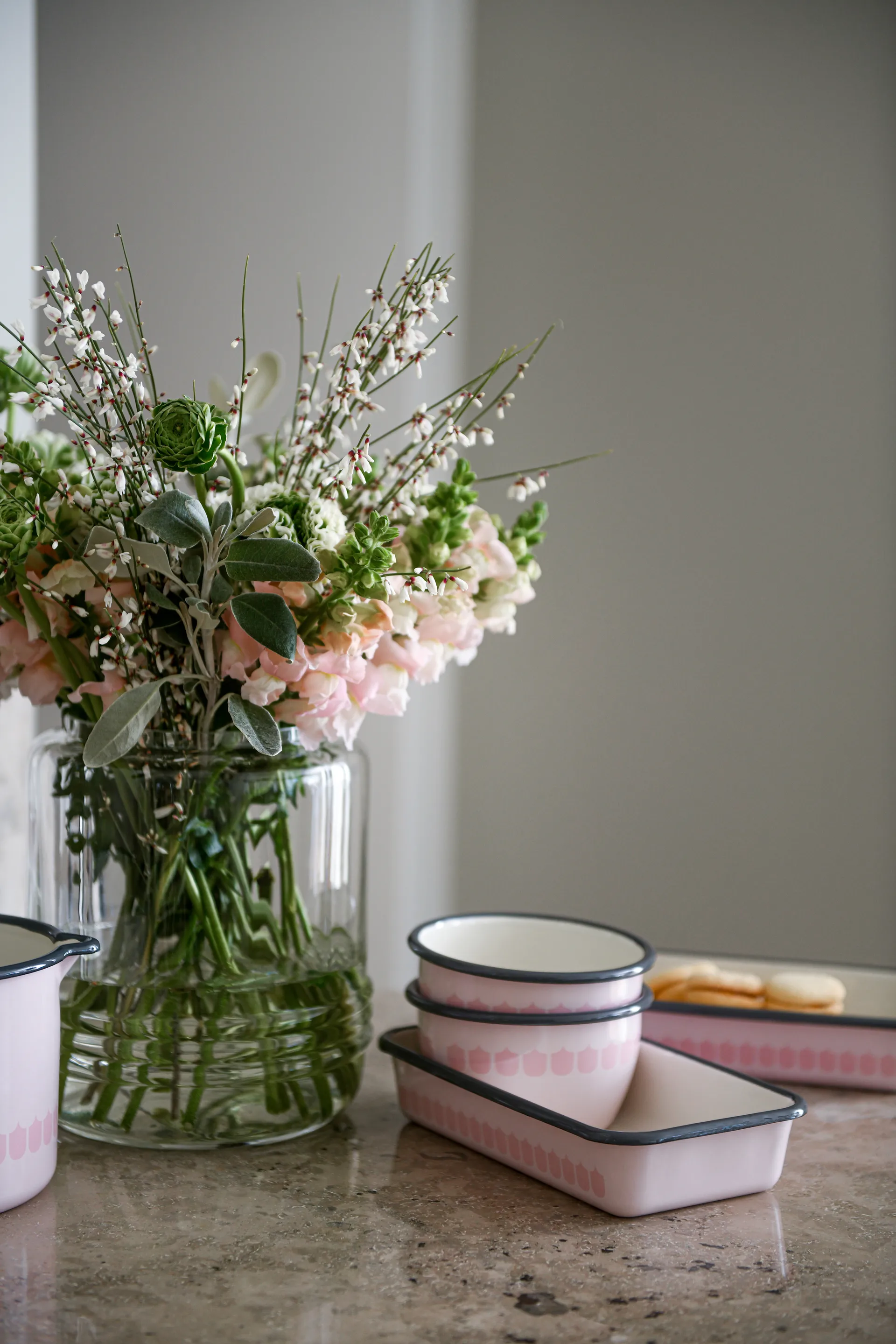 Vappu enamel oven dish, Pink Muurla