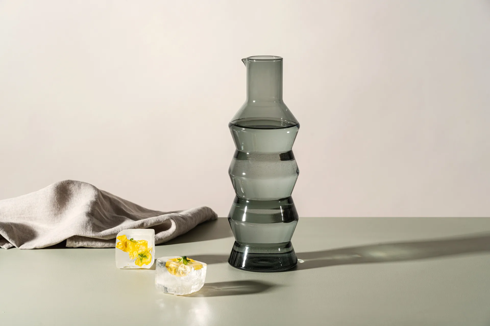 Waves carafe 1.3 L, Grey Muurla