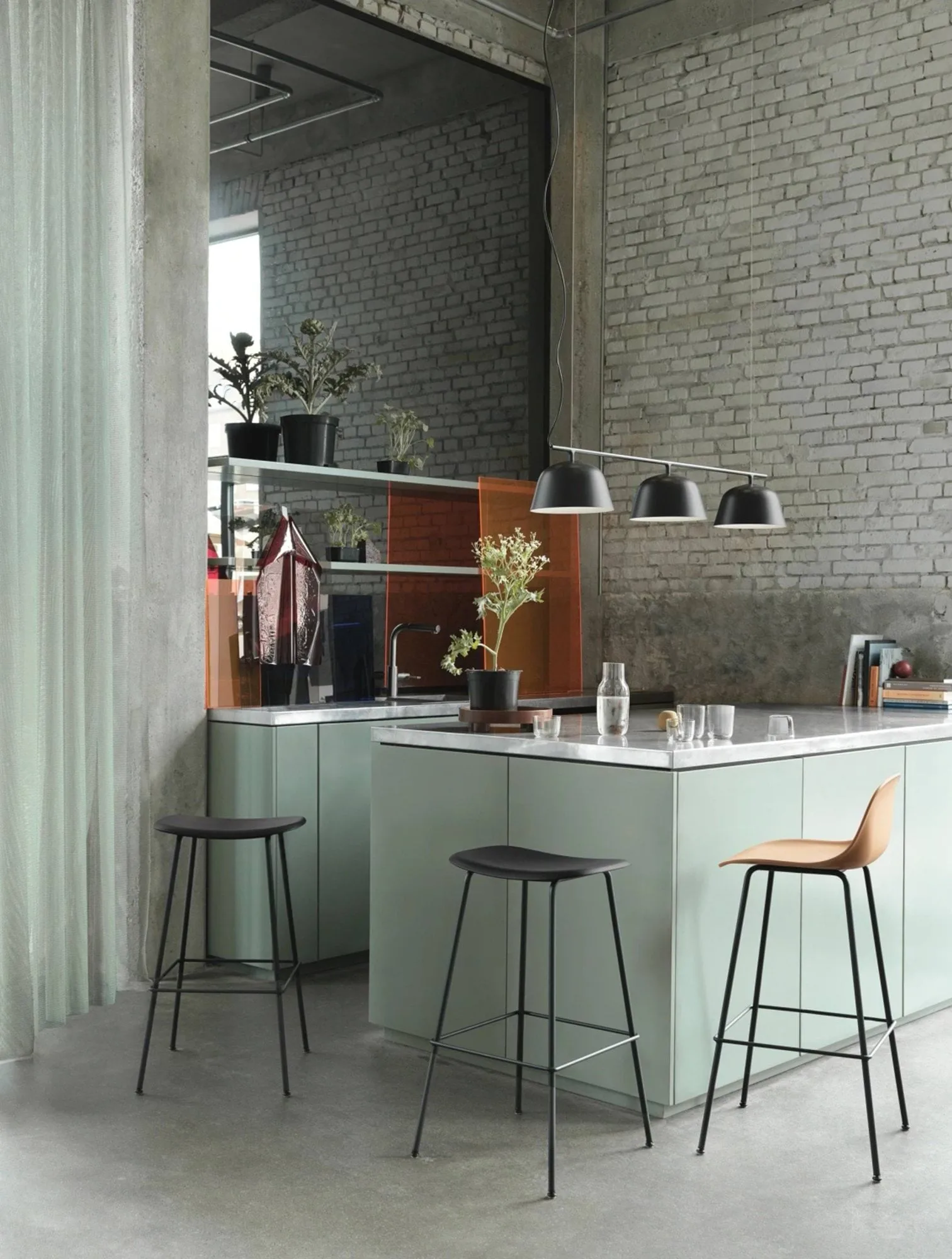 Ambit Rail ceiling lamp, black Muuto