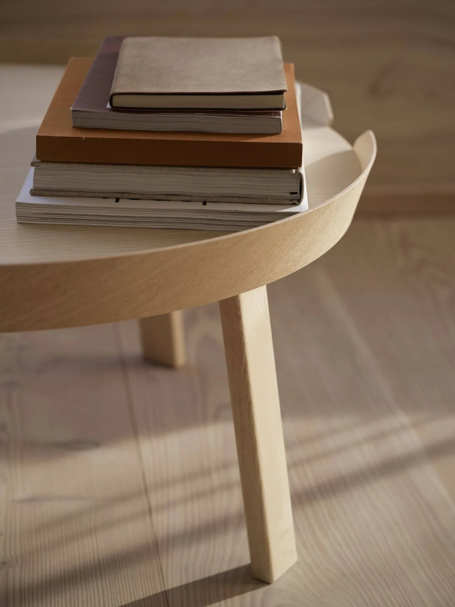 Around table large, Oak Muuto