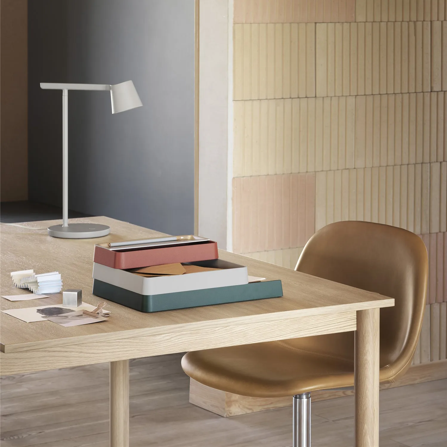 Arrange Desktop tray 25x32 cm, dark green Muuto