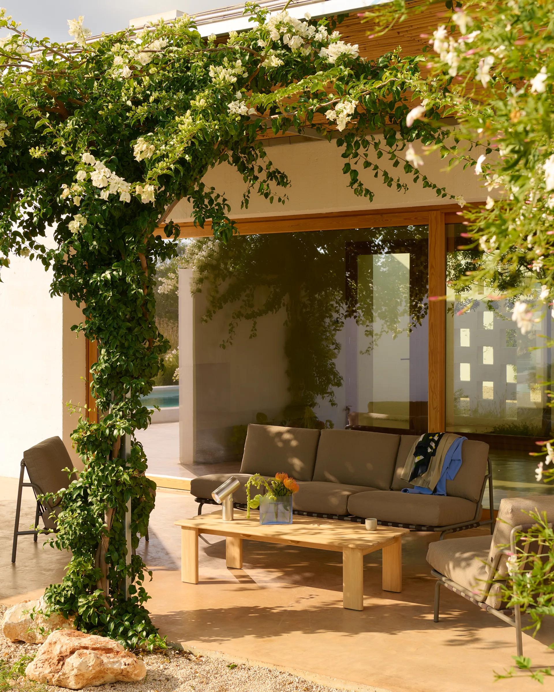 Assemble coffee table, Teak, 135x55 cm Muuto