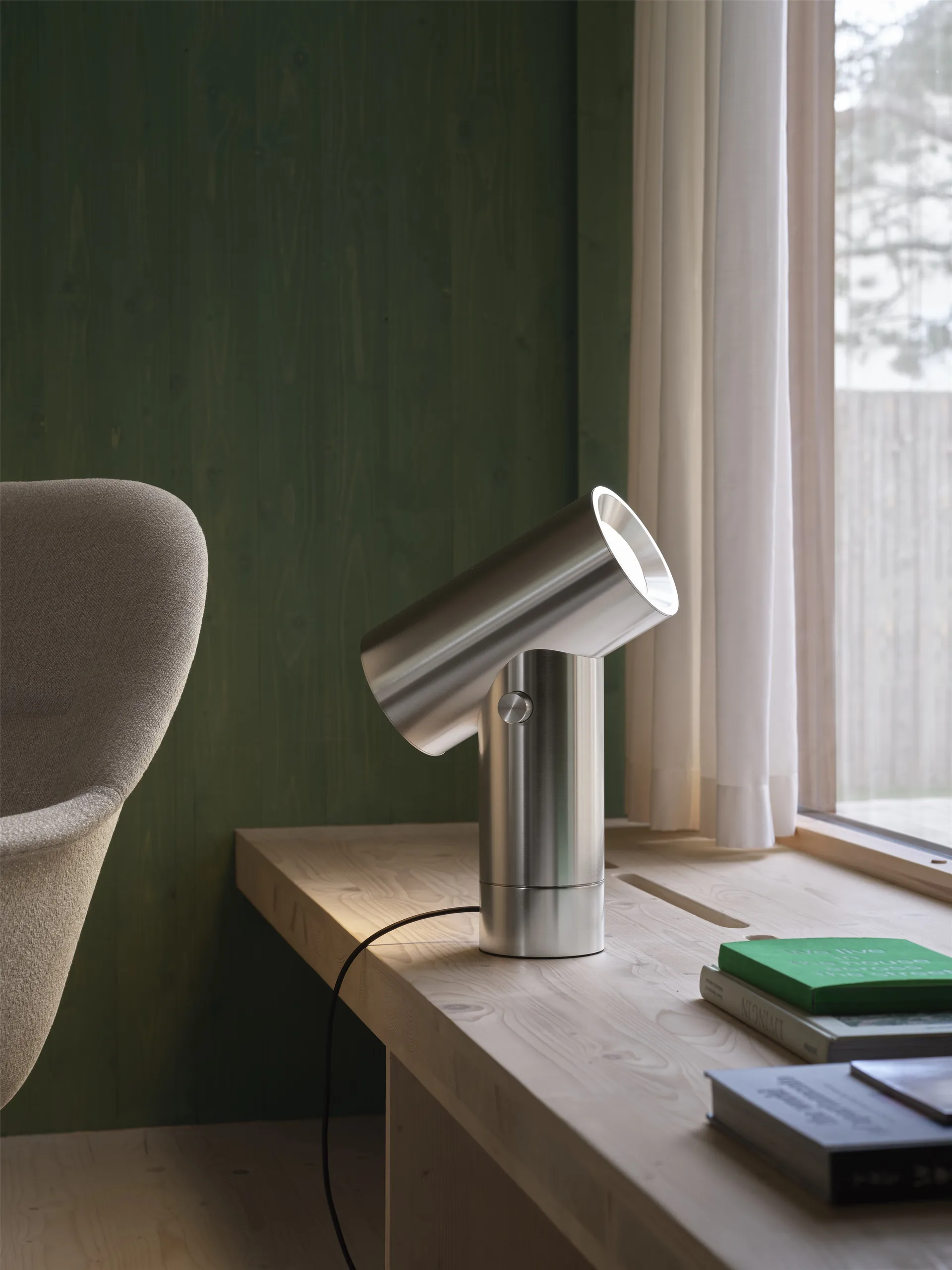 Beam table lamp 45,4 cm, Polished aluminium Muuto