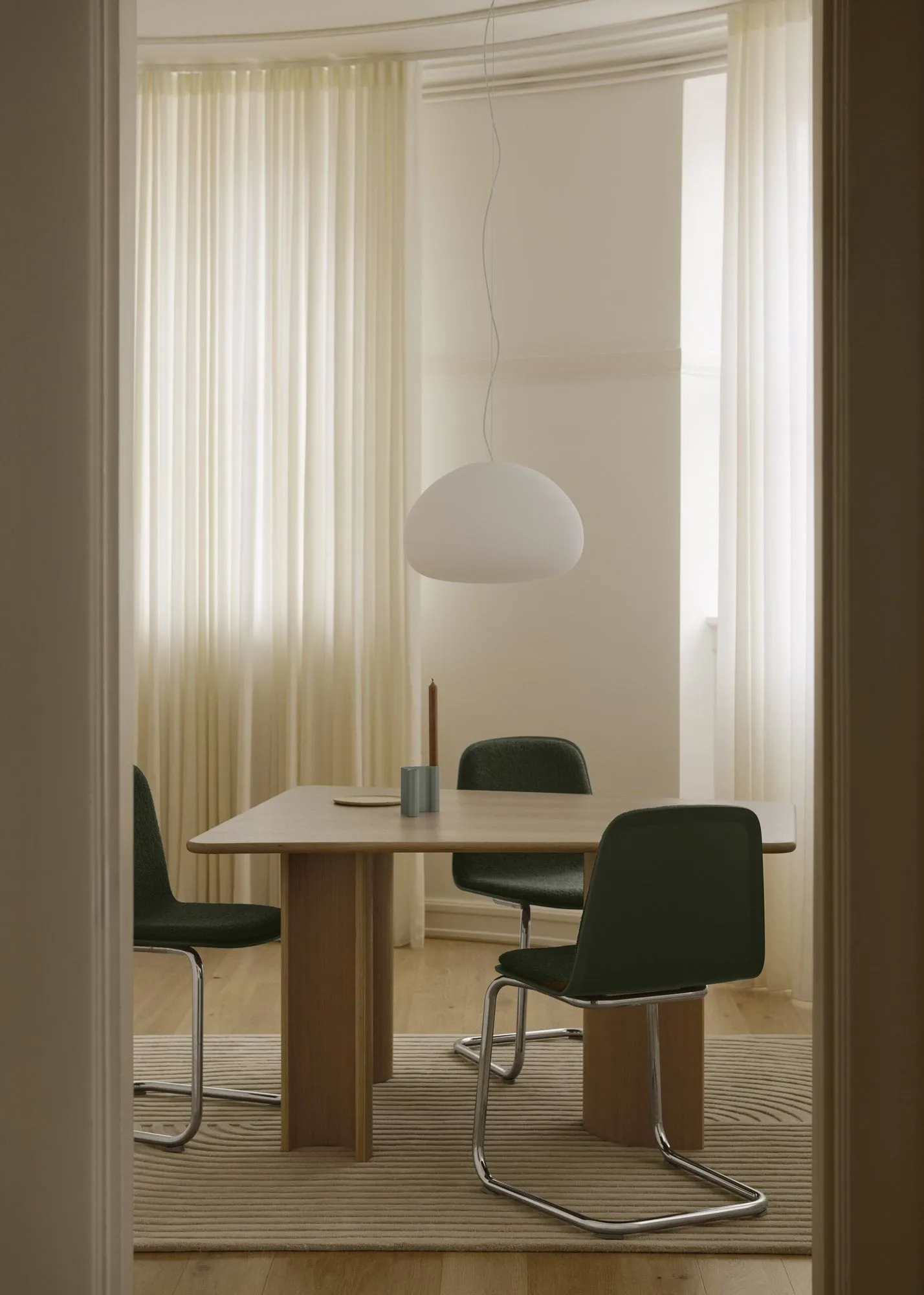 Brink Chair Cantilever Base chair, Black Muuto