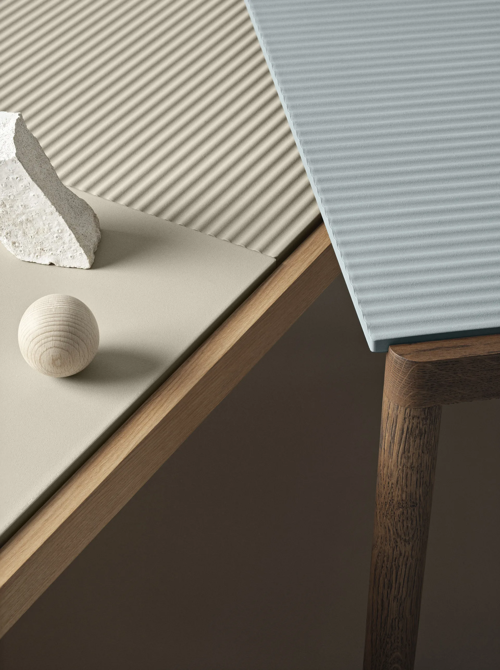 Couple 1 Wavy coffee table 40x84x40 cm, Pale blue-dark oiled oak Muuto