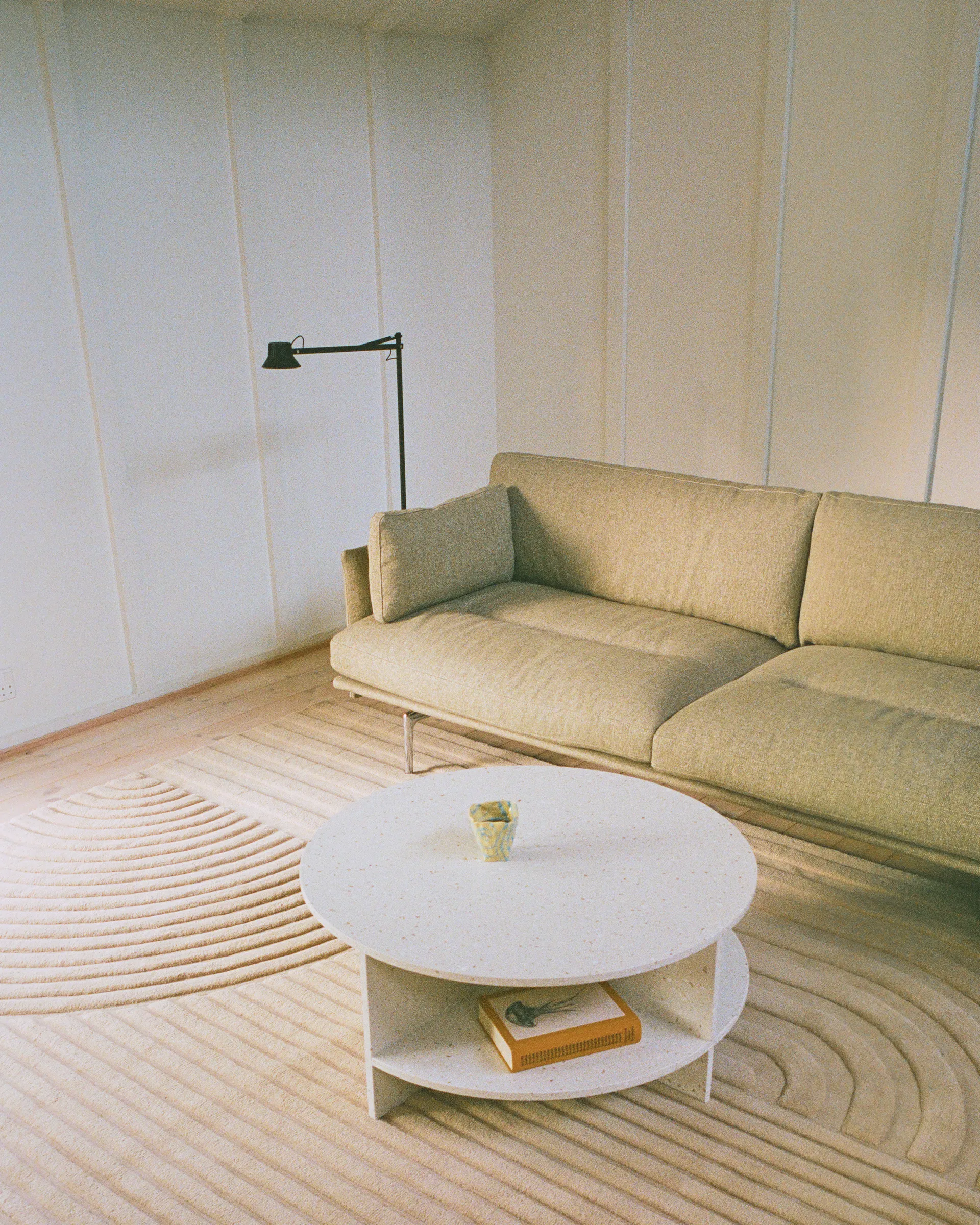 Dedicate floor lamp, Black, 112 cm Muuto