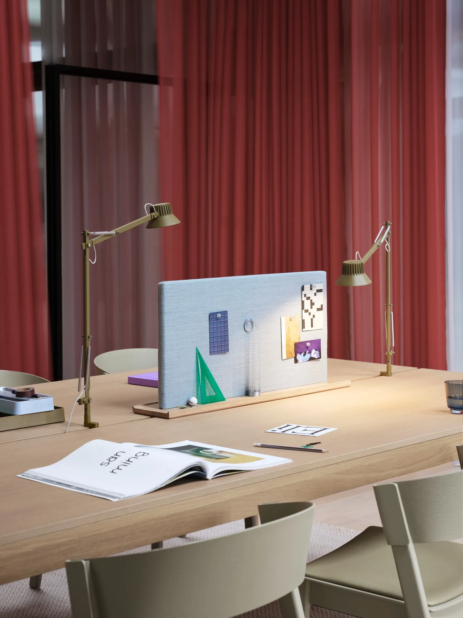 Dedicate L2 table lamp with clamp, Brown Green Muuto