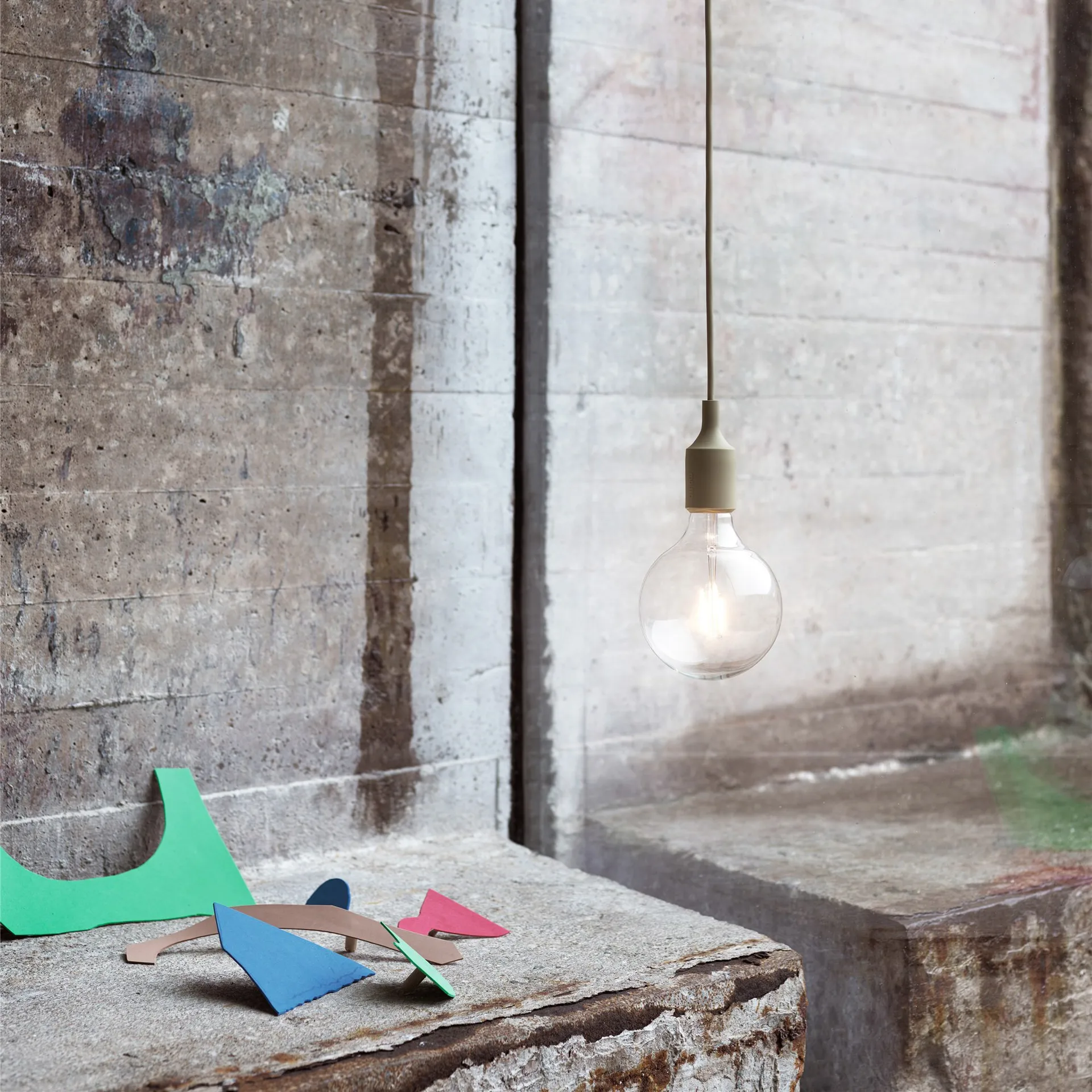 E 27 pendant lamp, olive green Muuto