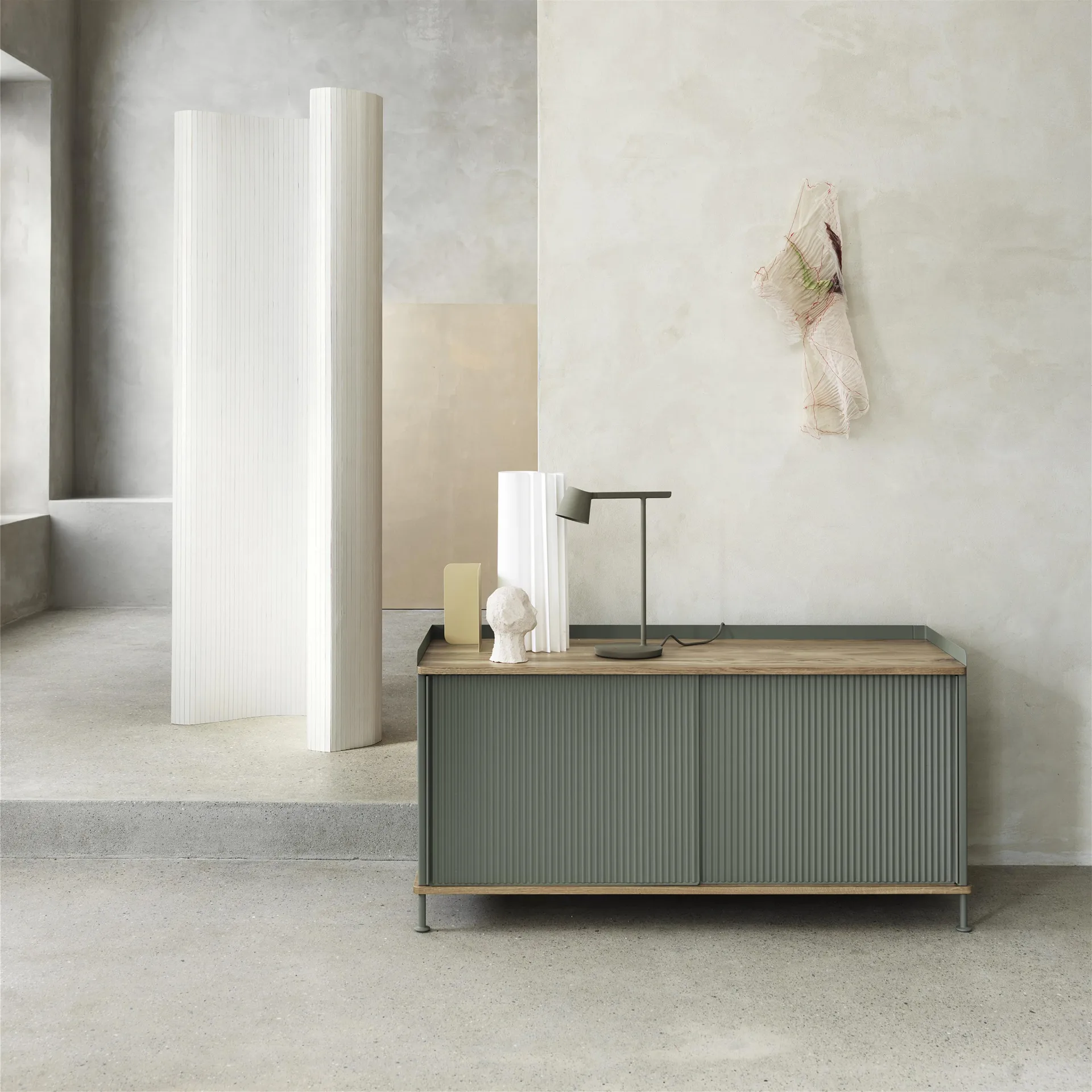 Enfold sideboard low 125x45x63 cm, Oak-Dusty green Muuto