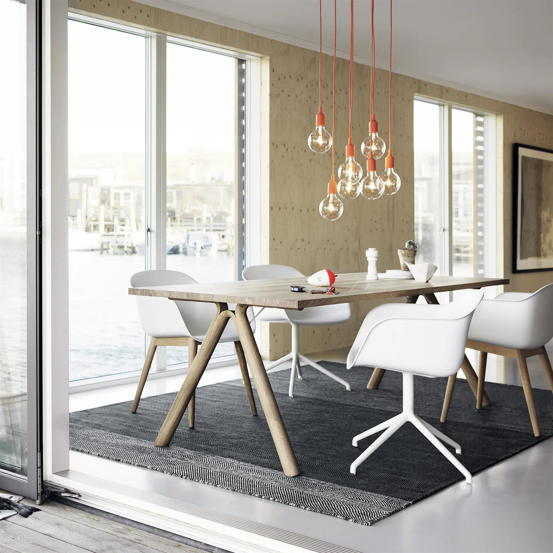 Fiber Chair chair with armrest and wooden legs, Natural white-Oak Muuto