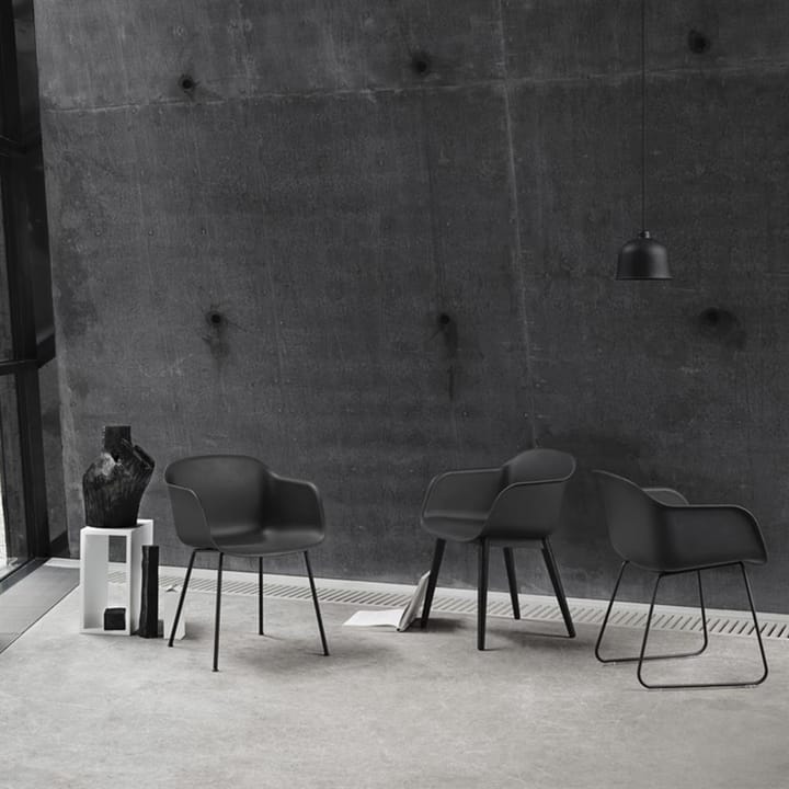 Fiber Chair with arm rest, Anthracite Black (plastic) Muuto