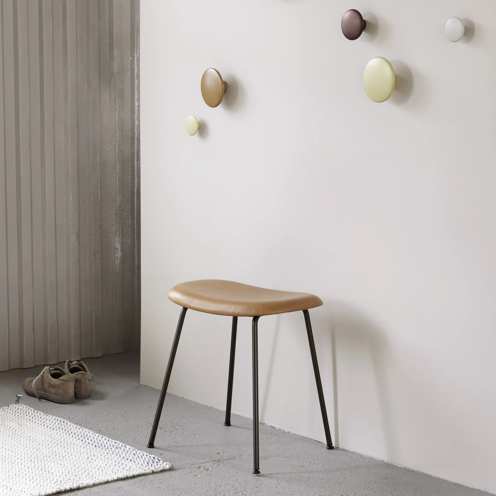 Fiber stool, Black, wooden legs Muuto