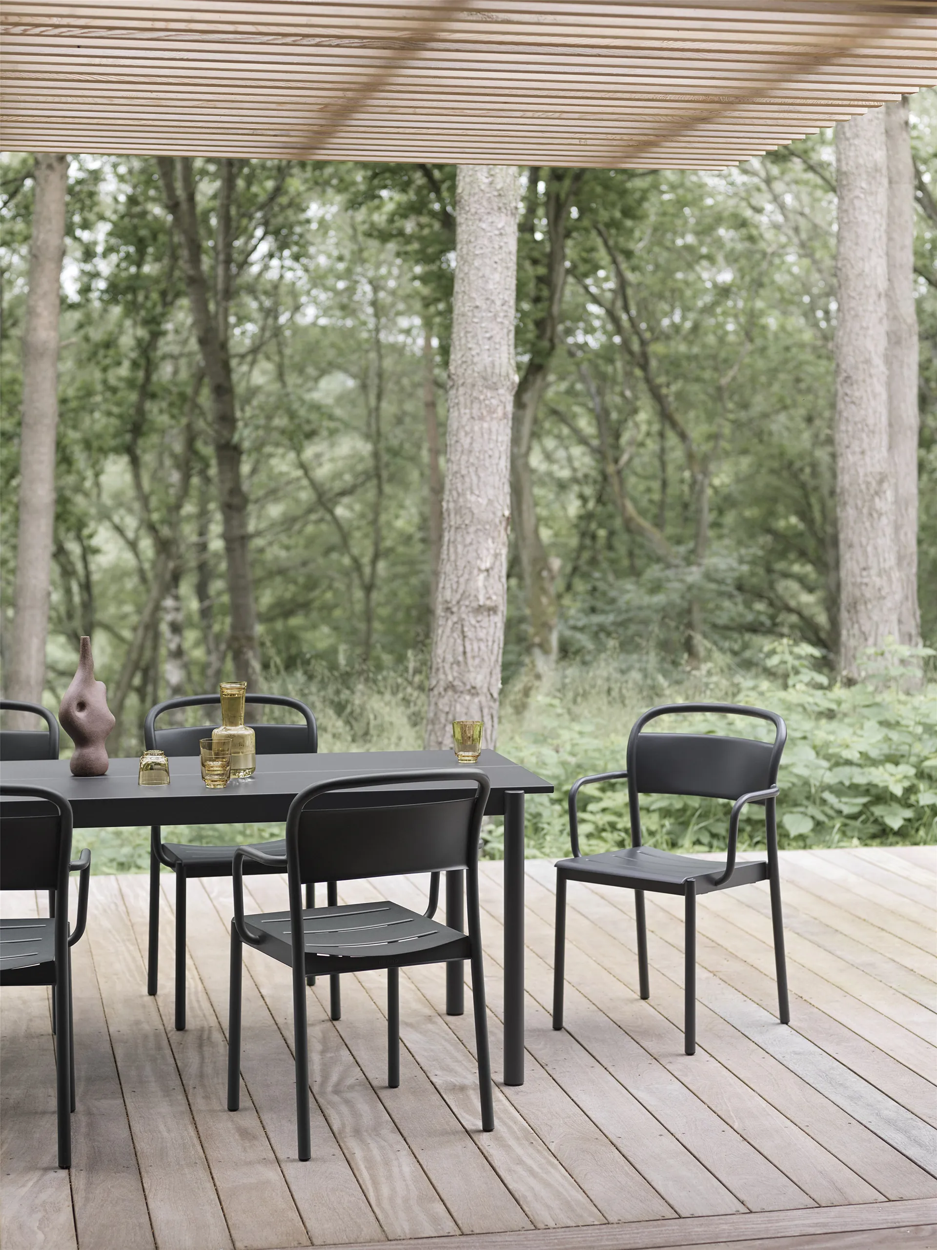 Linear steel armchair, Black Muuto