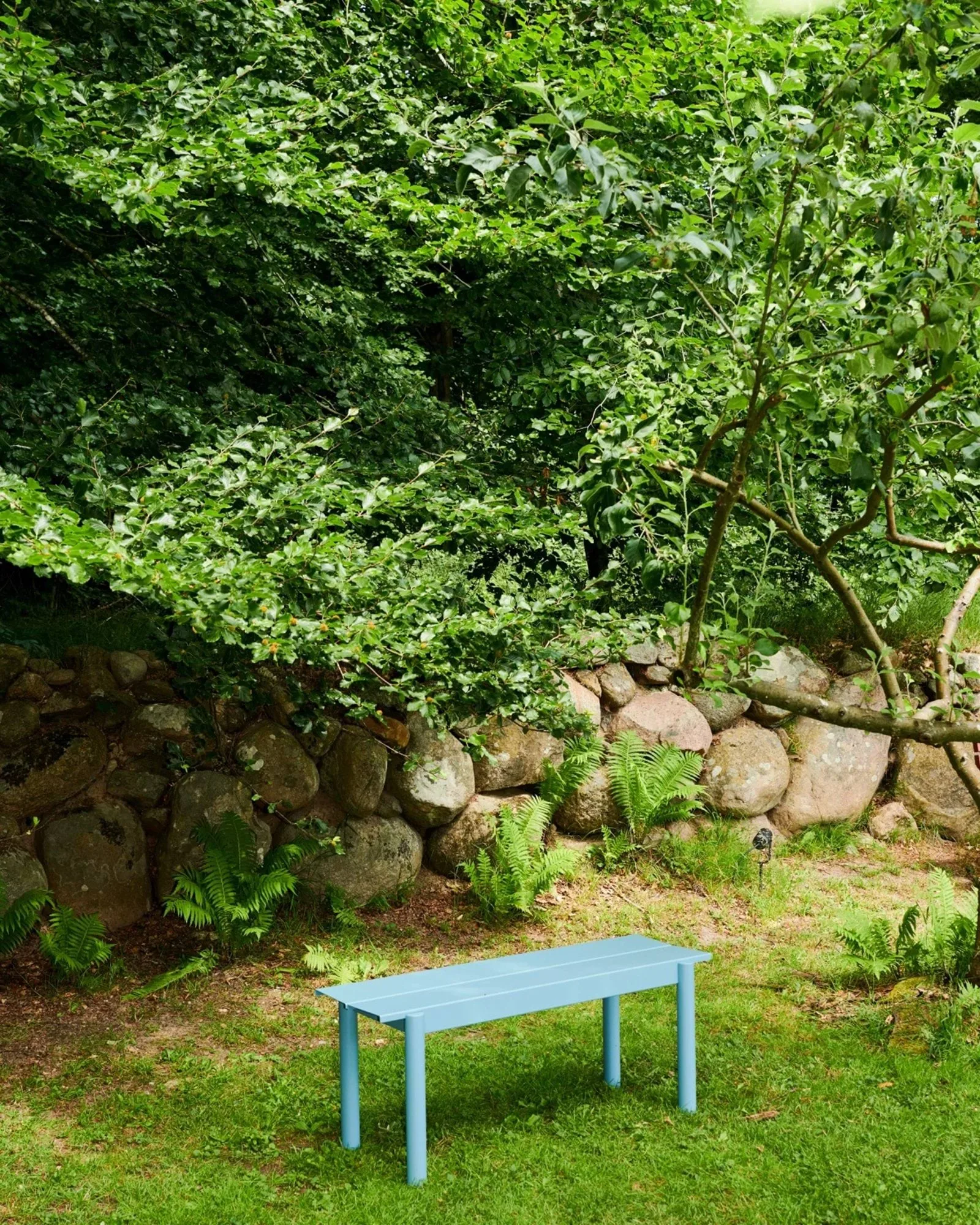 Linear steel bench 110 cm, Pale blue Muuto